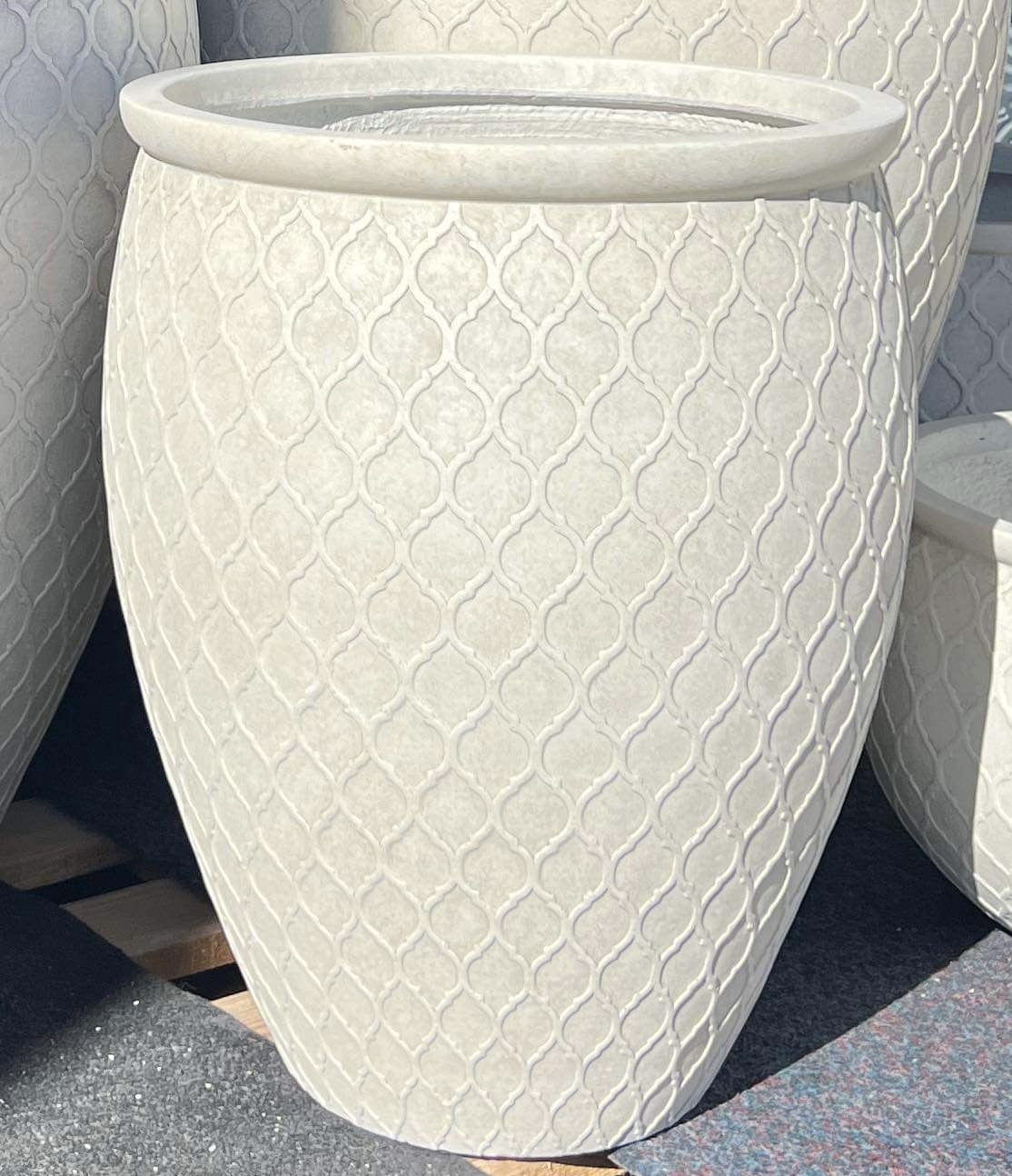 ARABESQUE - Indoor or Outdoor Lightweight Fiberclay Pot - DR208