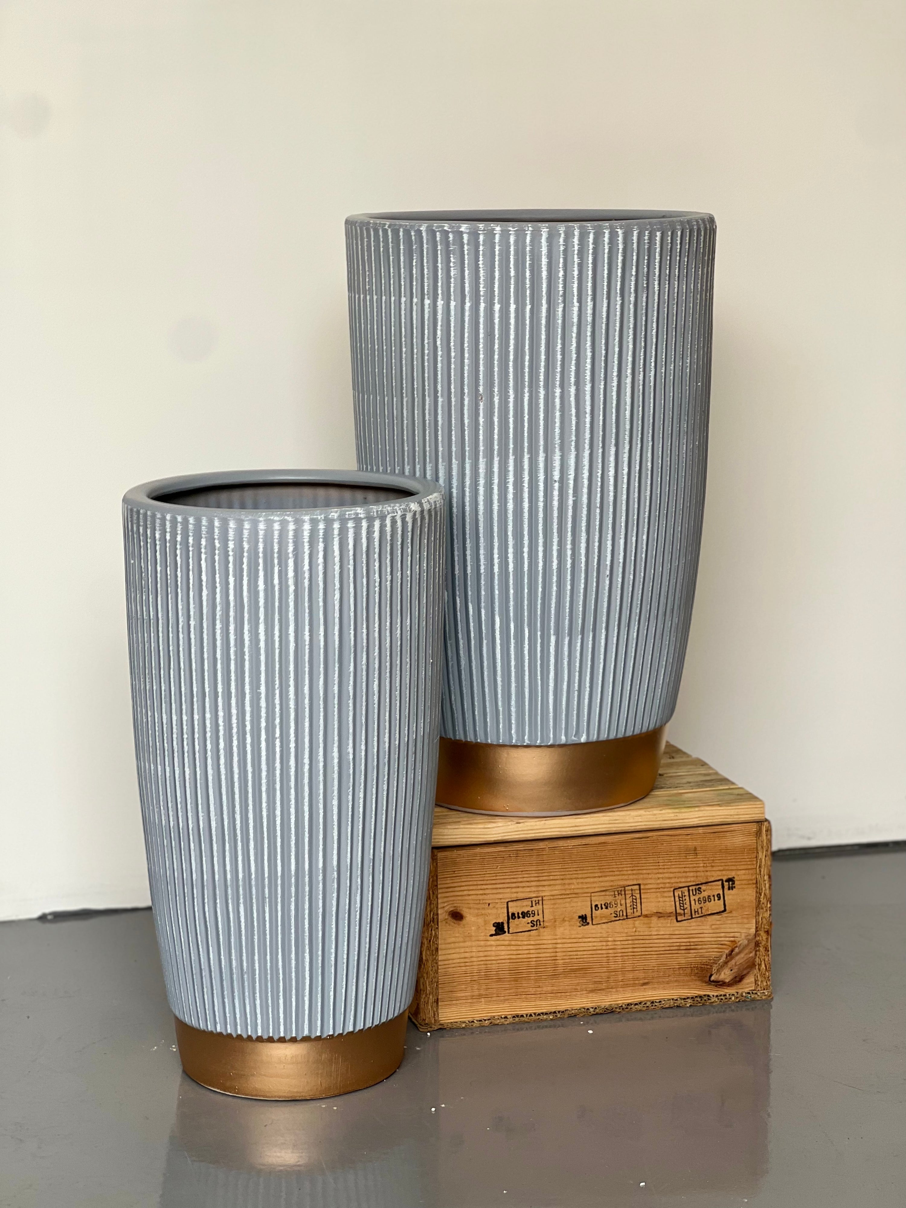 Ribbed Grey-Gold CL-28 Large - lightweight ribbed grey gold decorative pot