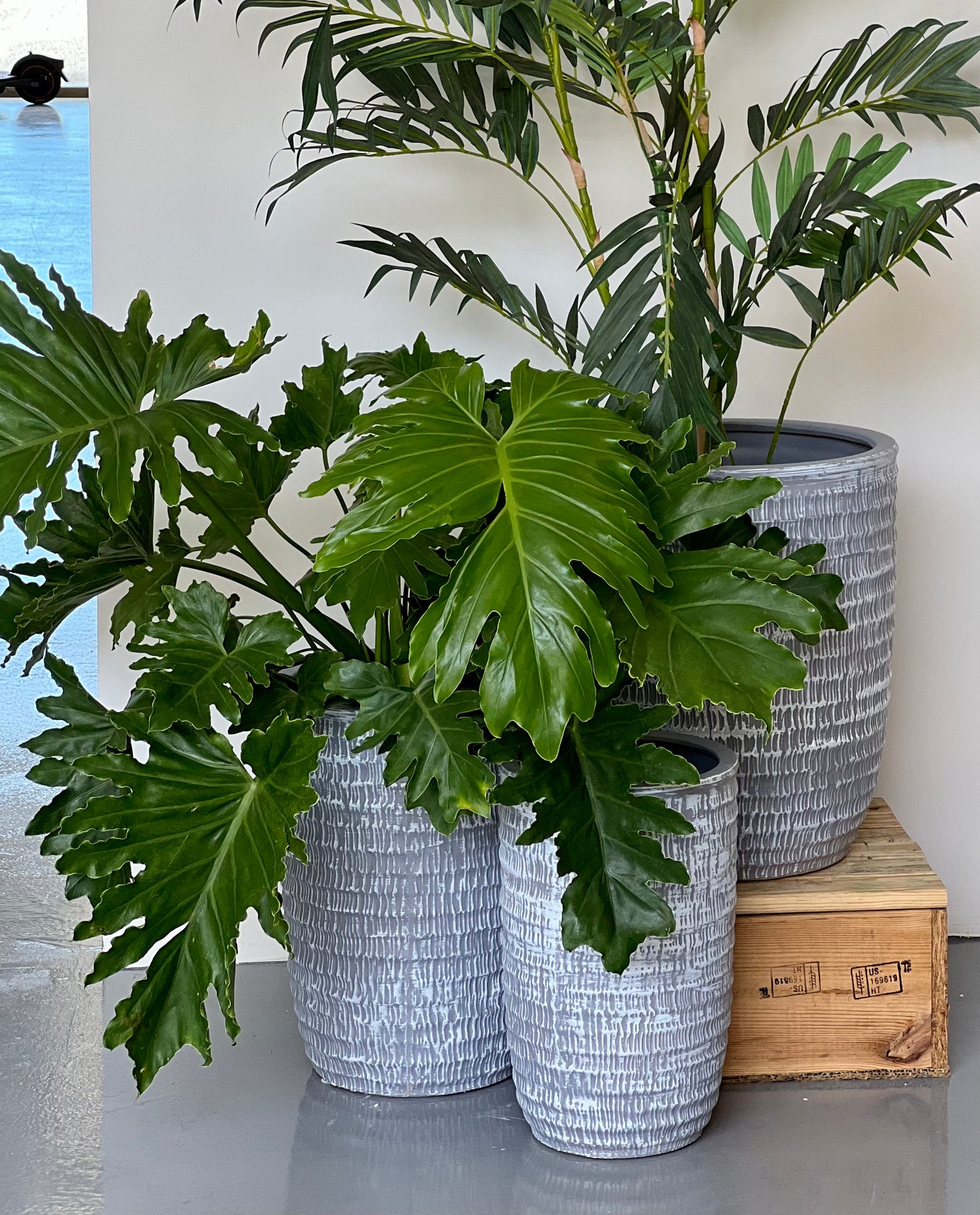 WAVY Grey CL-15 - lightweight wavy grey decorative pot