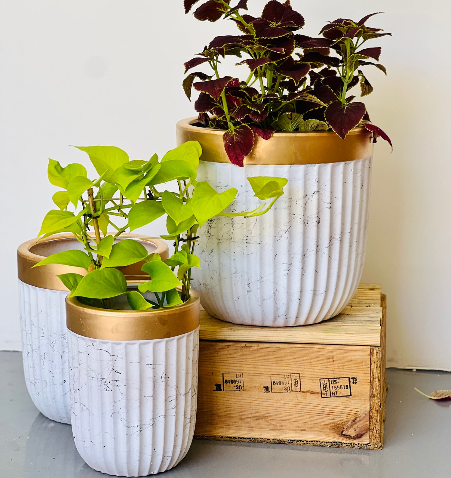 MARBLE RIBBED CL-19 - lightweight marble ribbed decorative pot