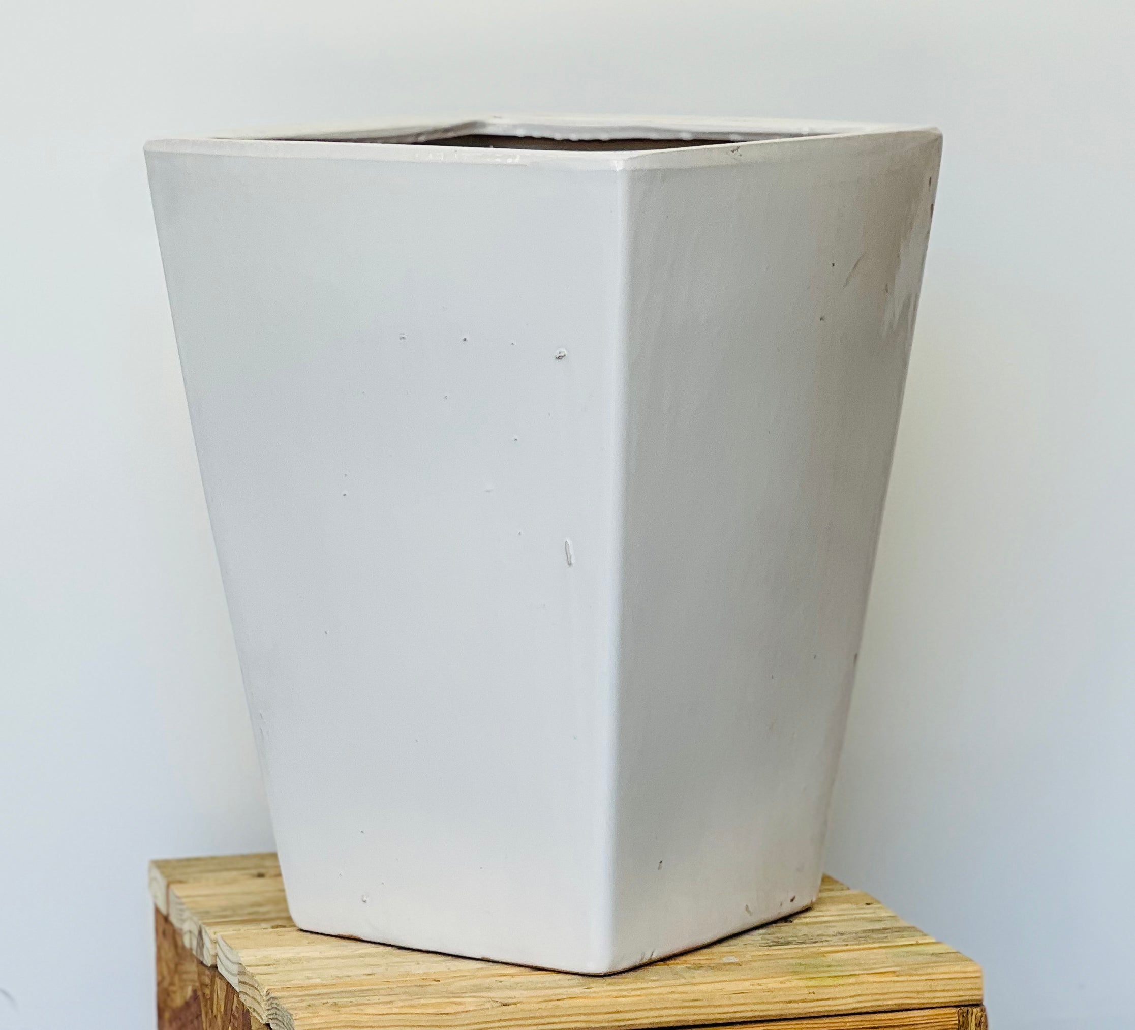 Square CL-22 range - lightweight square decorative pots