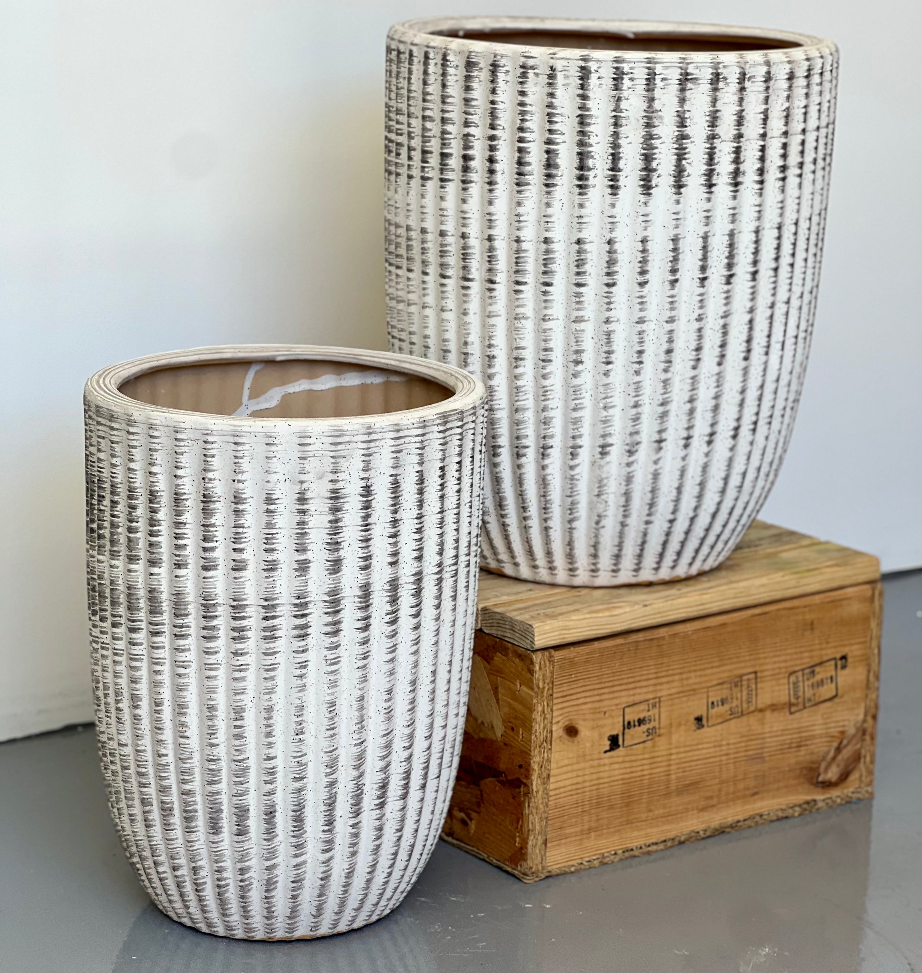 Ribbed White-Grey CL-32 range - lightweight ribbed white grey pots