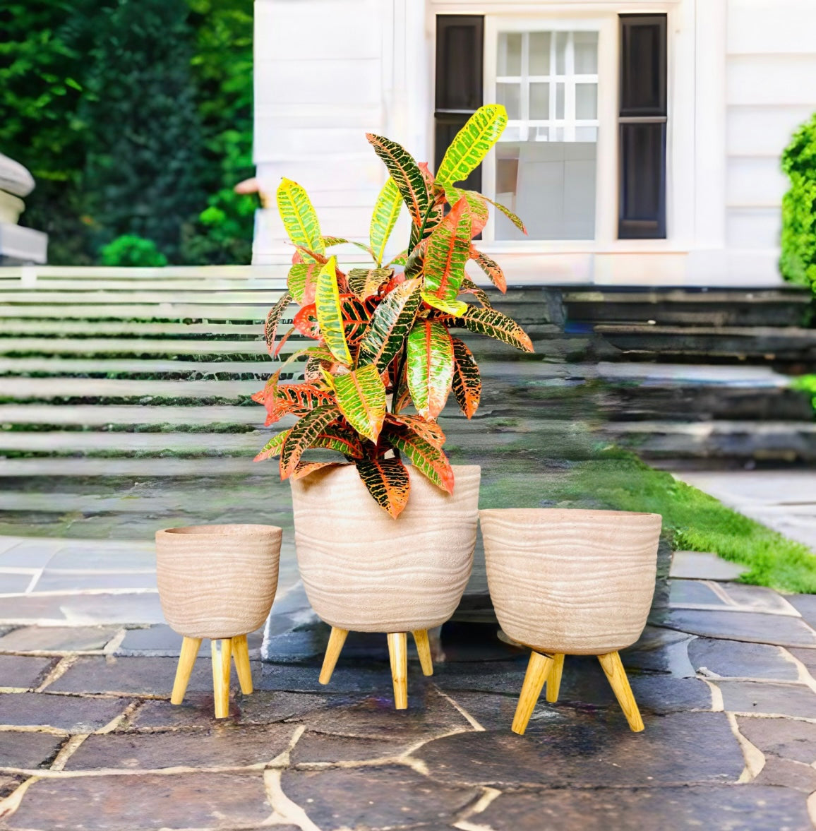 WAVESTONE - Tall Indoor Fiber Cement Pot On Legs With Wave Texture - 71