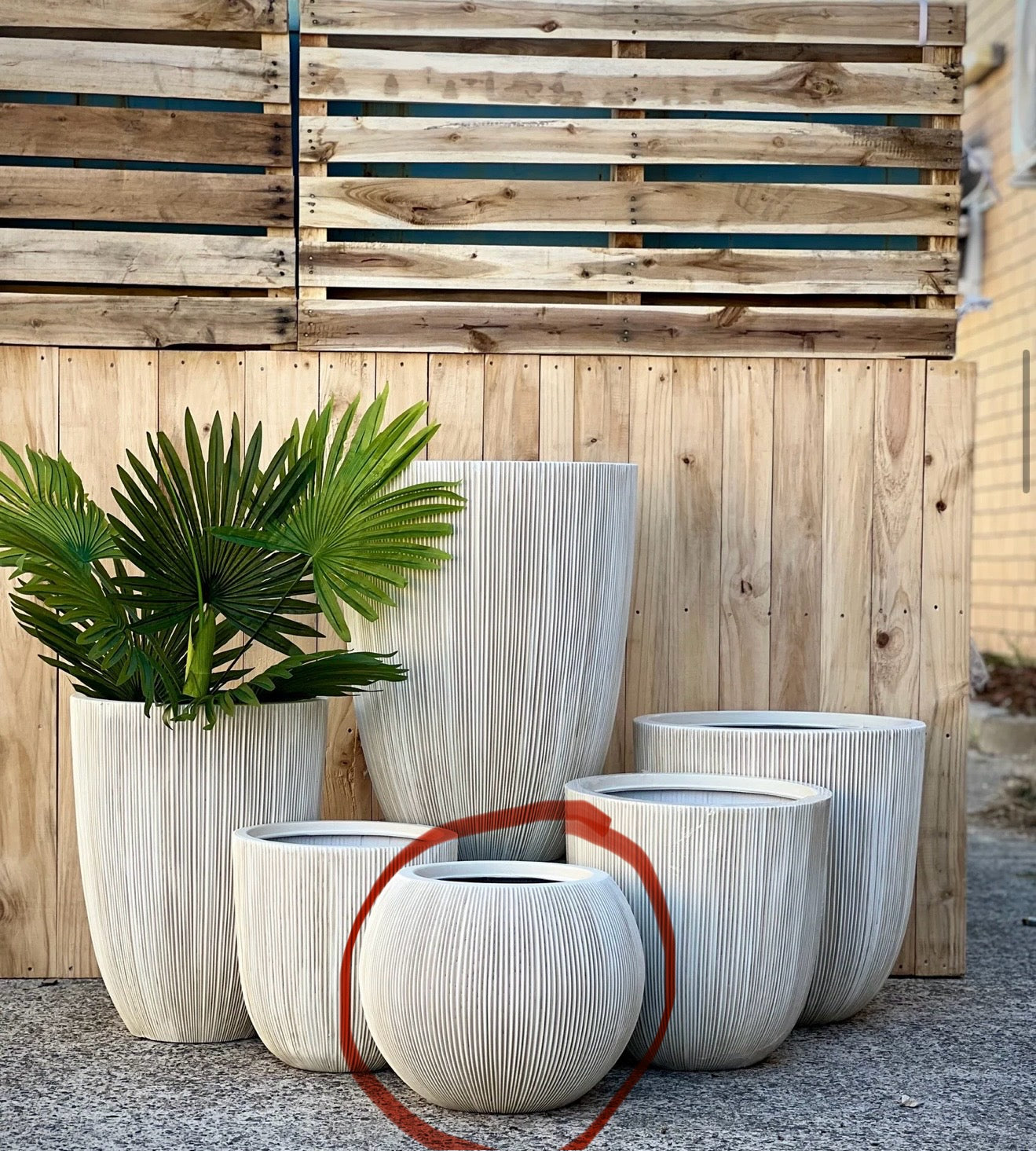 LinearLite - LineaLite Collection – Extra Lightweight Fluted Pots in Modern Vertical Design