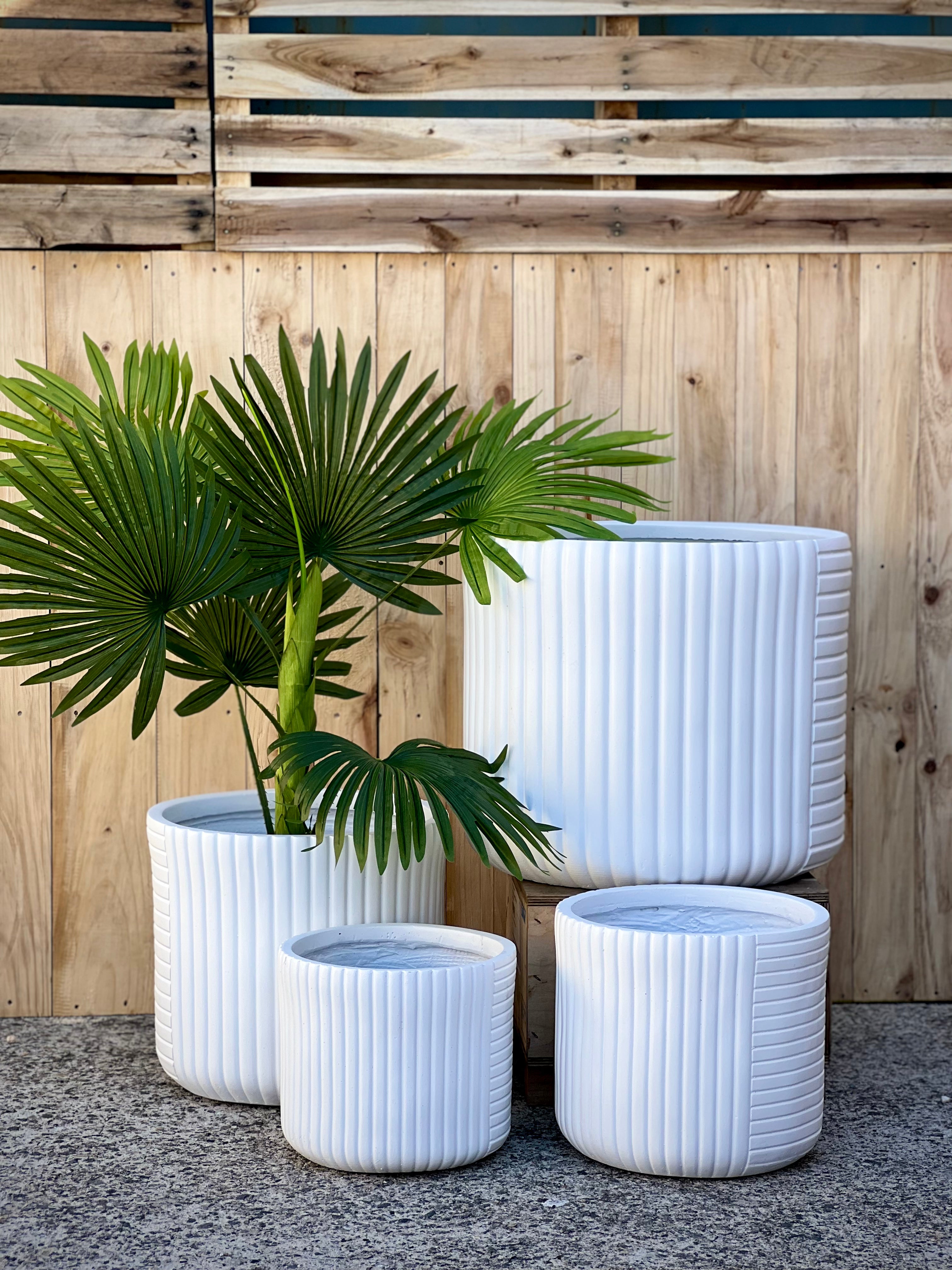 ETHNIK - Indoor or Outdoor Fiberclay Lightweight Pot with Lines DR80