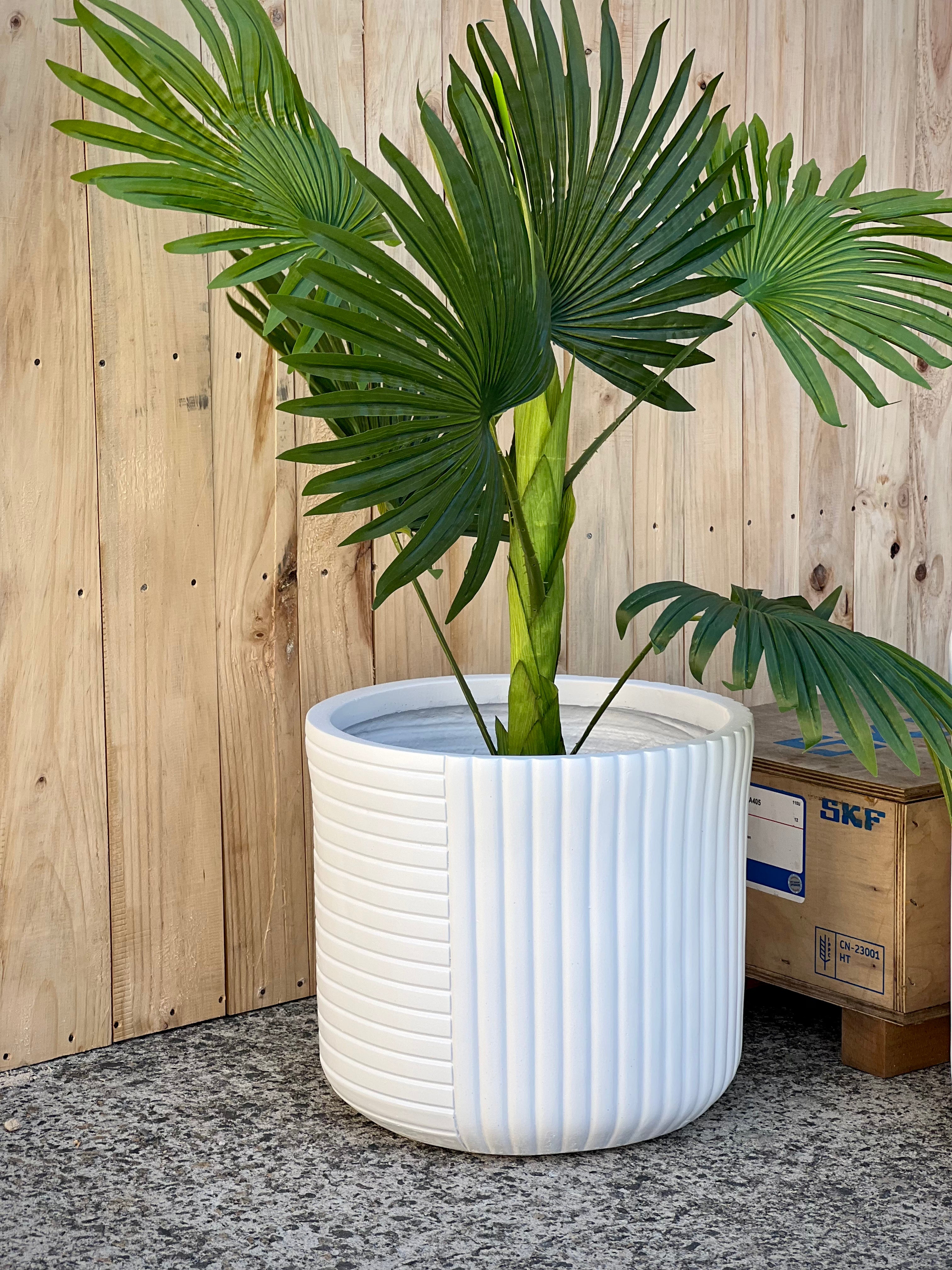 ETHNIK - Indoor or Outdoor Fiberclay Lightweight Pot with Lines DR80
