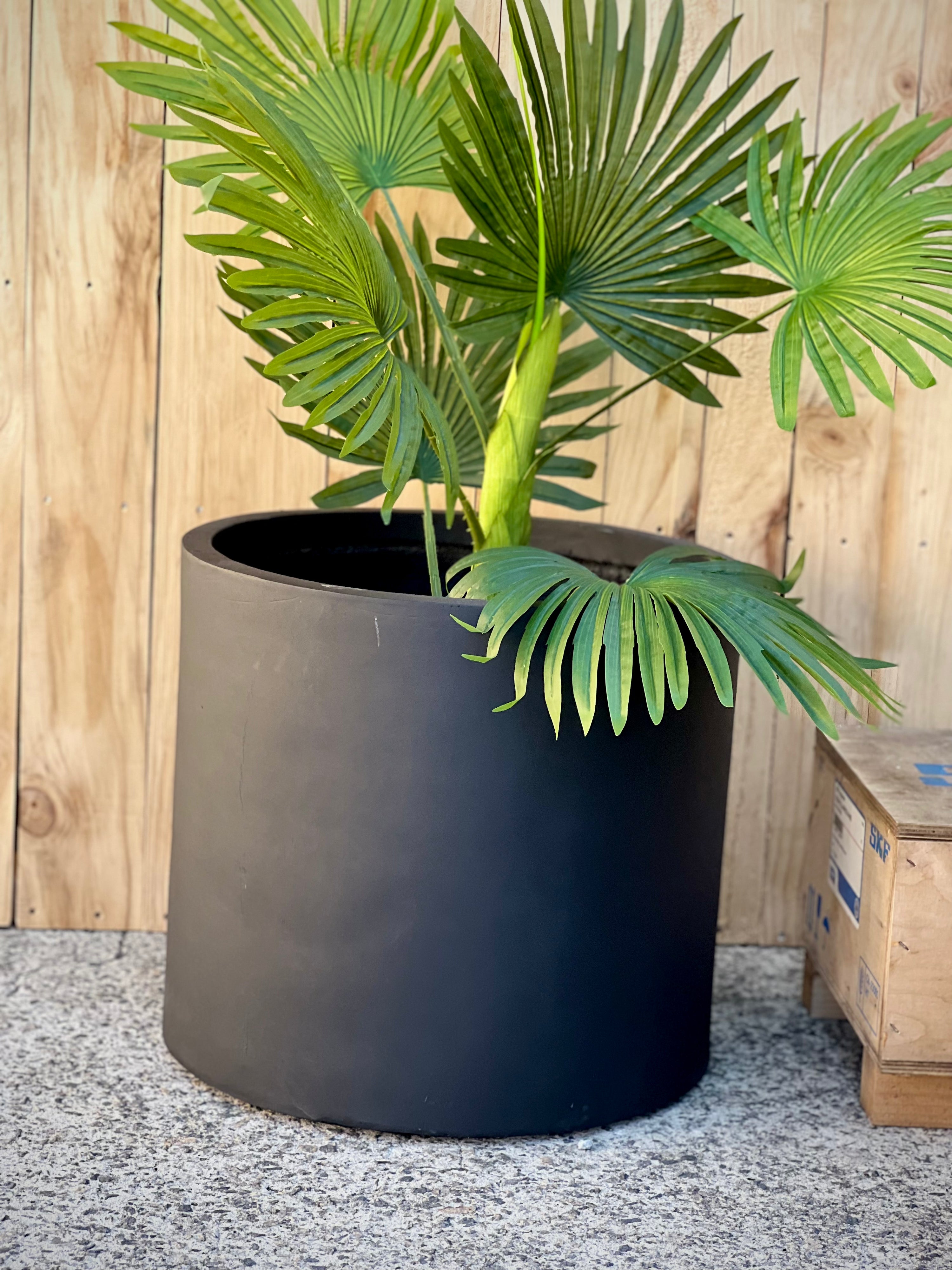 Base Cylinder Pot detail - smooth finish lightweight cylinder pot