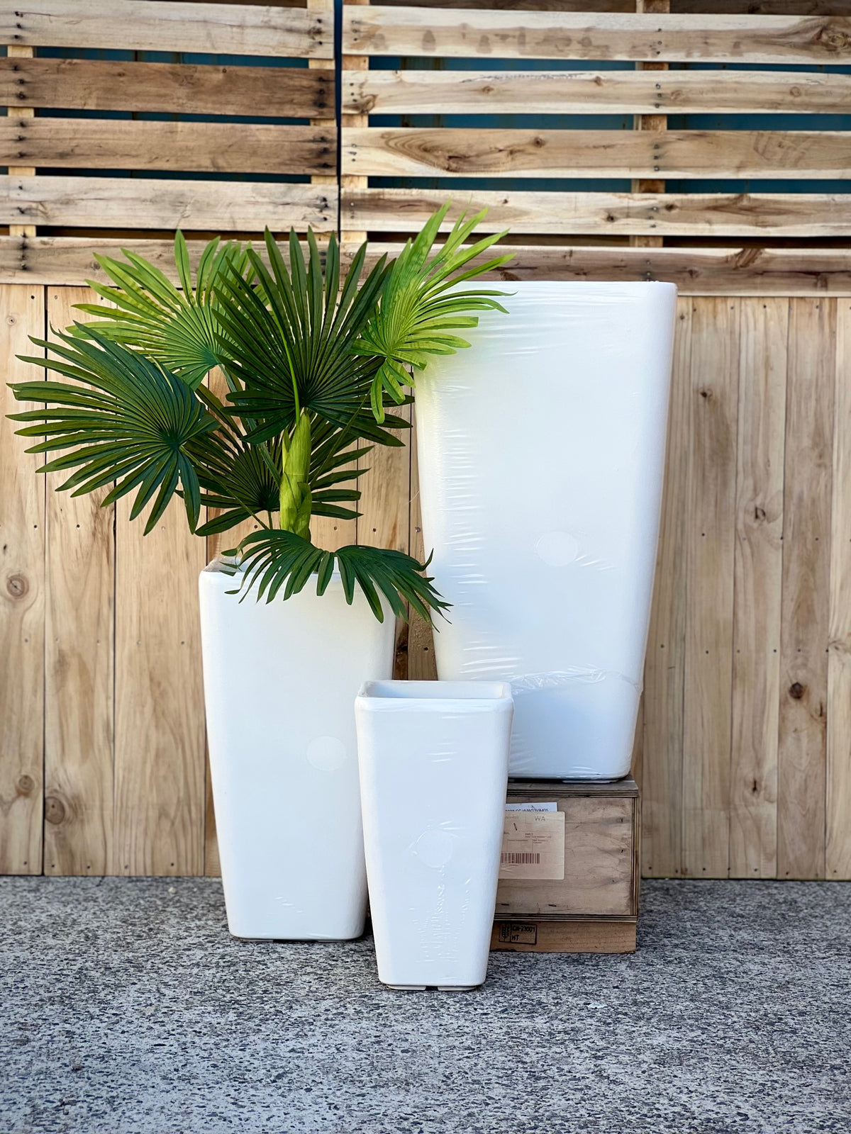 Eva lightweight plant pot