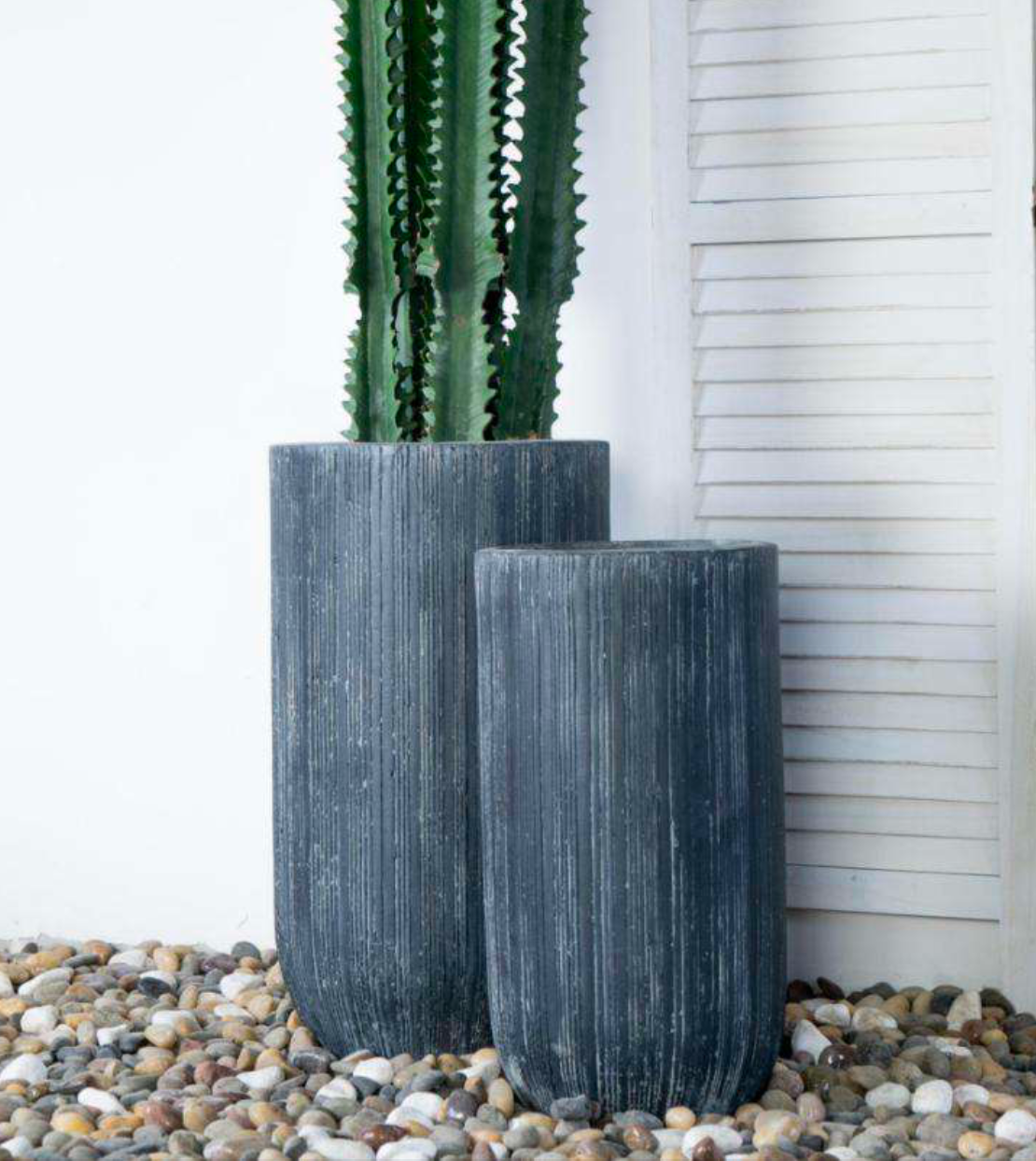 STRIKE ME Tall Indoor Outdoor Fiberclay Pot with Vertical Lines in Black