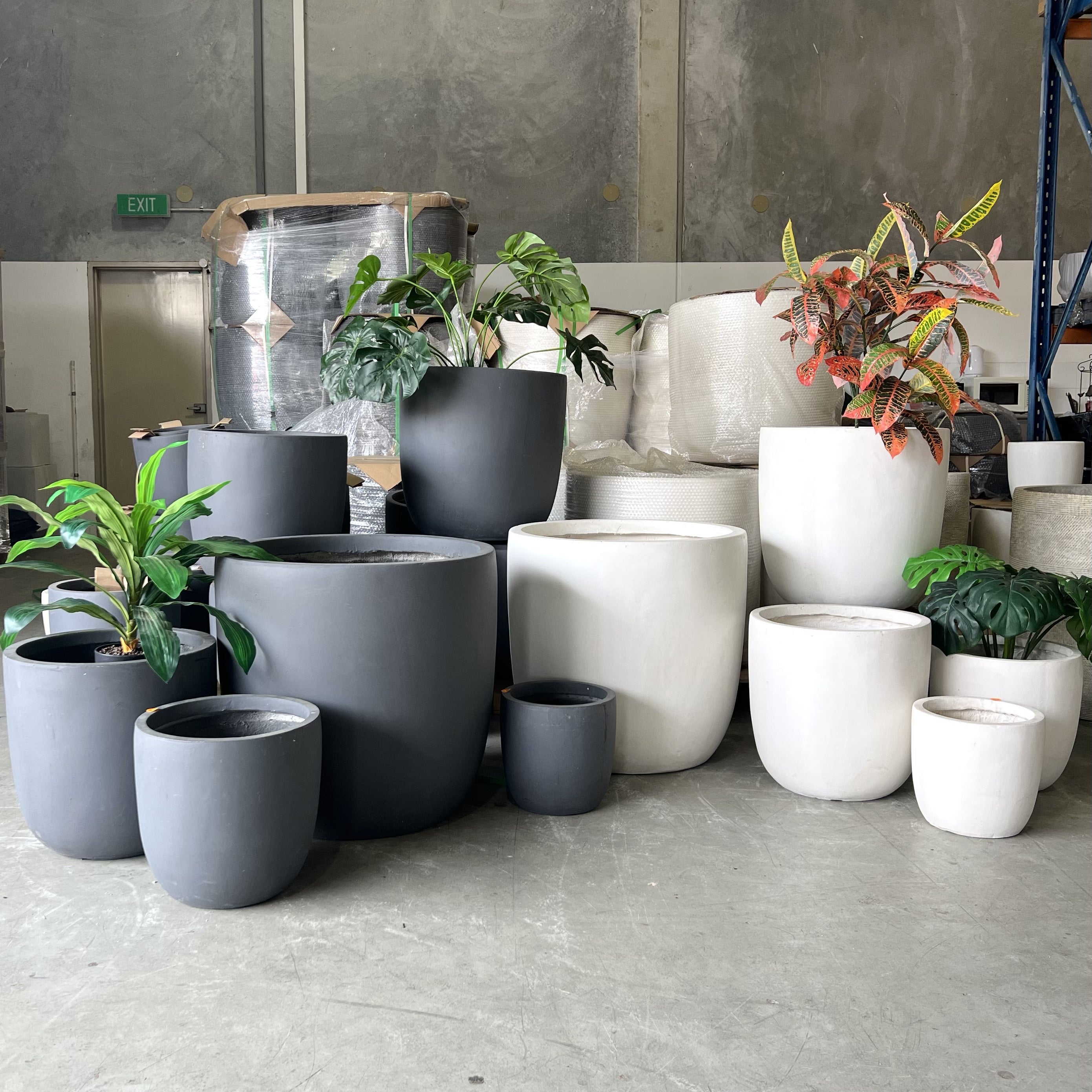 BIG BUDDHA Lightweight Round Pot – Indoor & Outdoor Statement Planter (Fibreglass/Clay Blend) - 101