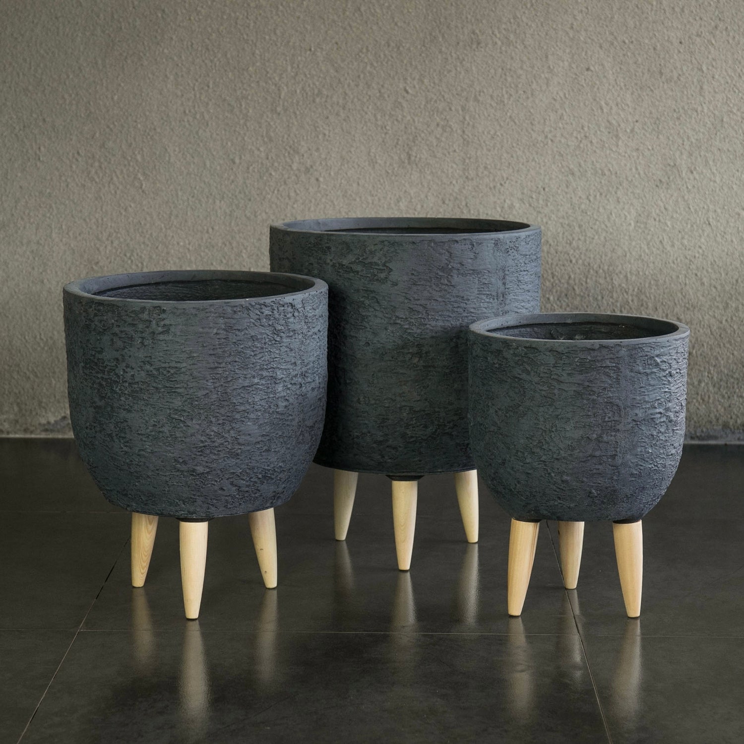 AGED STONE - Tall Indoor Fiber Cement Pot On Legs In Aged Stone Texture - 02