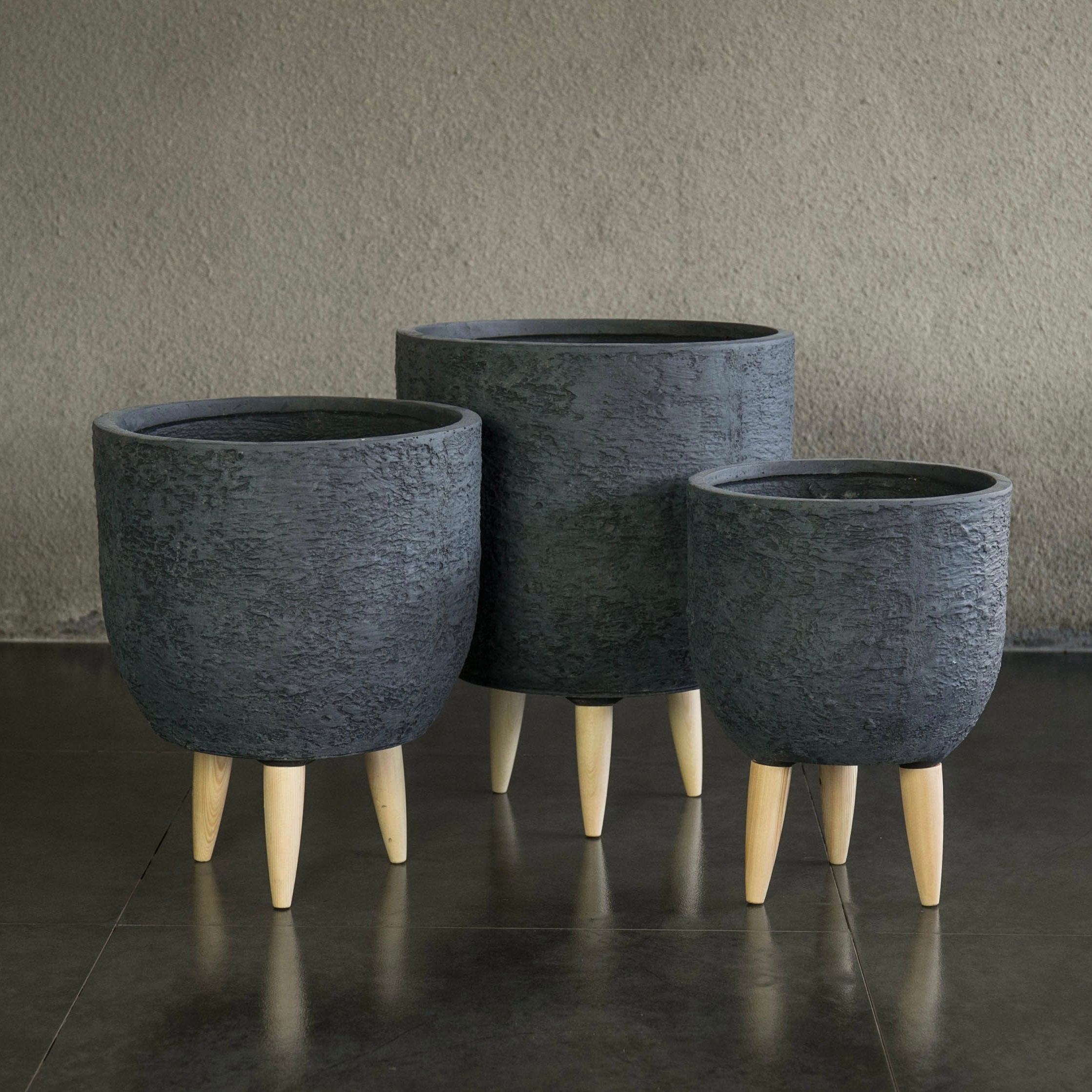 AGED STONE - Tall Indoor Fiber Cement Pot On Legs In Aged Stone Texture - 02