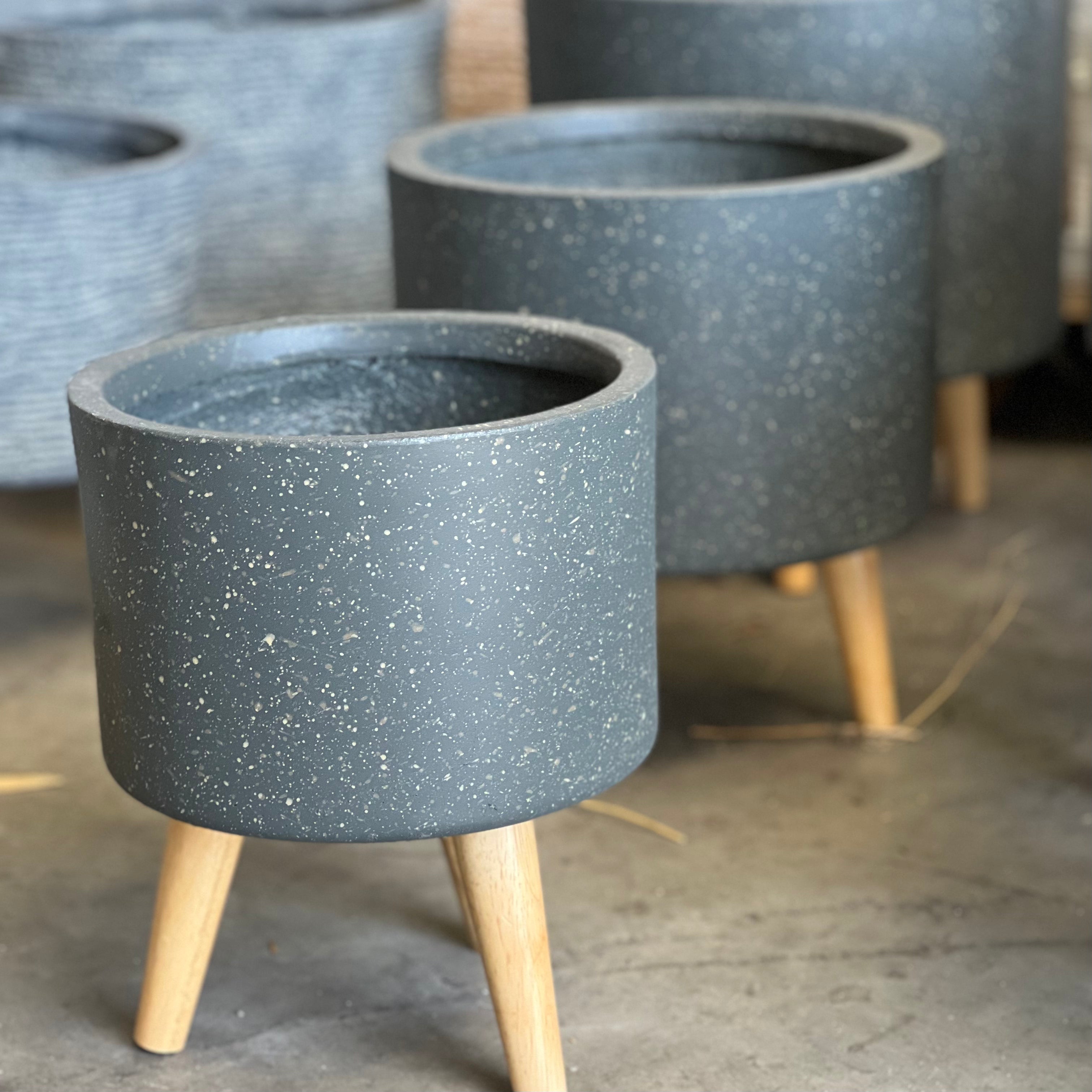 TERRAZZO LOW - Indoor Fiber Cement Pot On Legs In Terrazzo Finish - 11