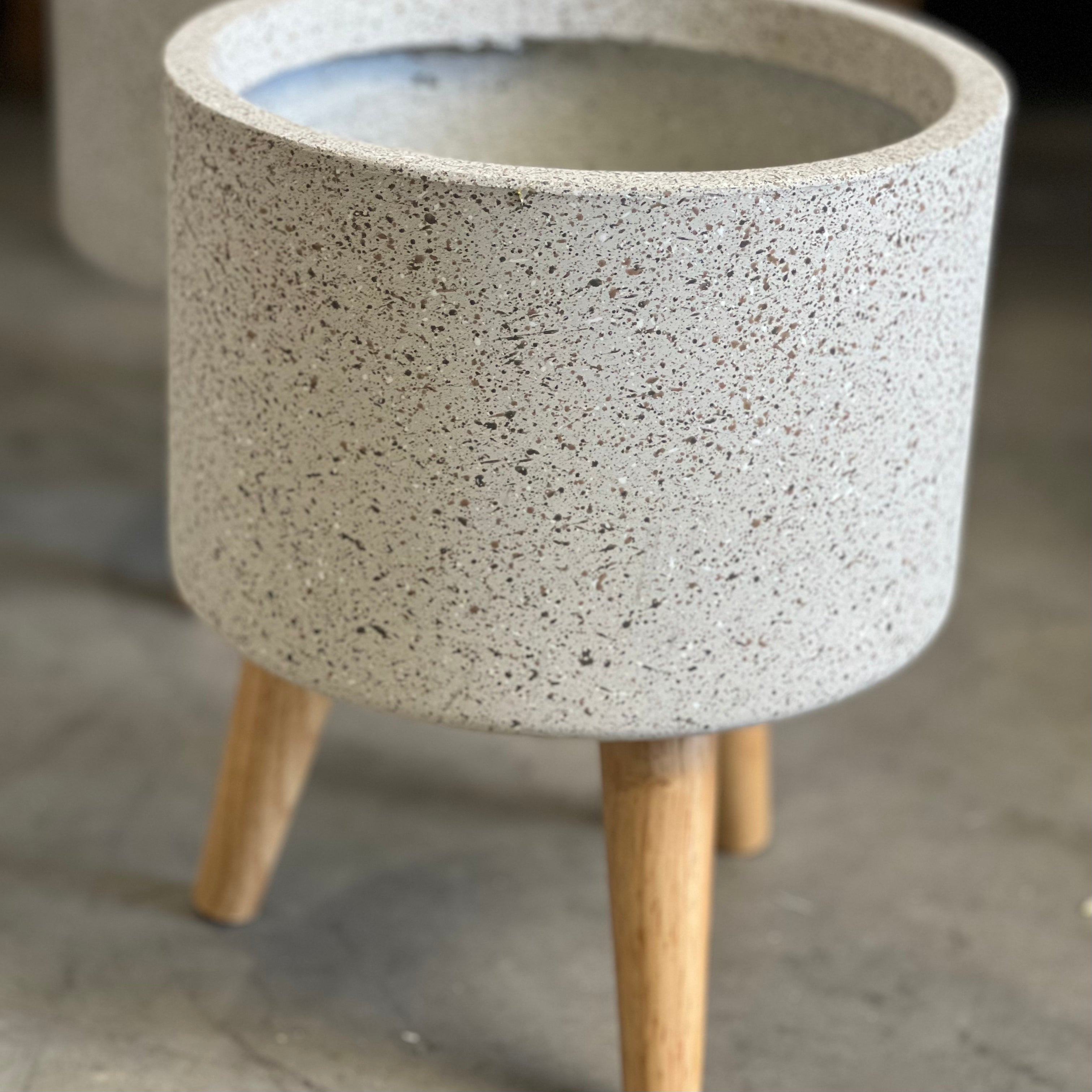 TERRAZZO LOW - Indoor Fiber Cement Pot On Legs In Terrazzo Finish - 11