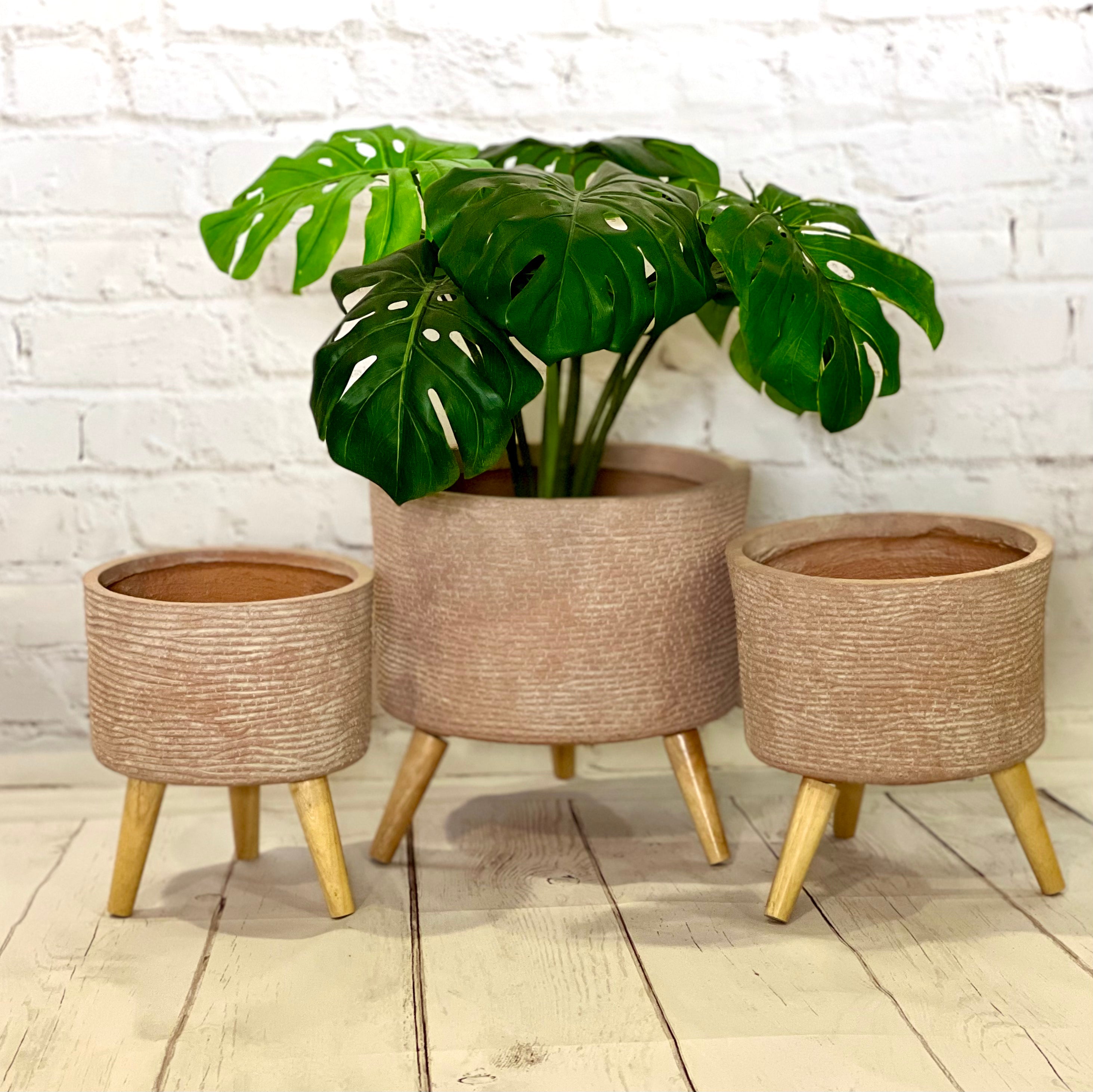 TEXTURED ROCK LOW - Indoor Fiber Cement Pot On Legs In Textured Stone - 65