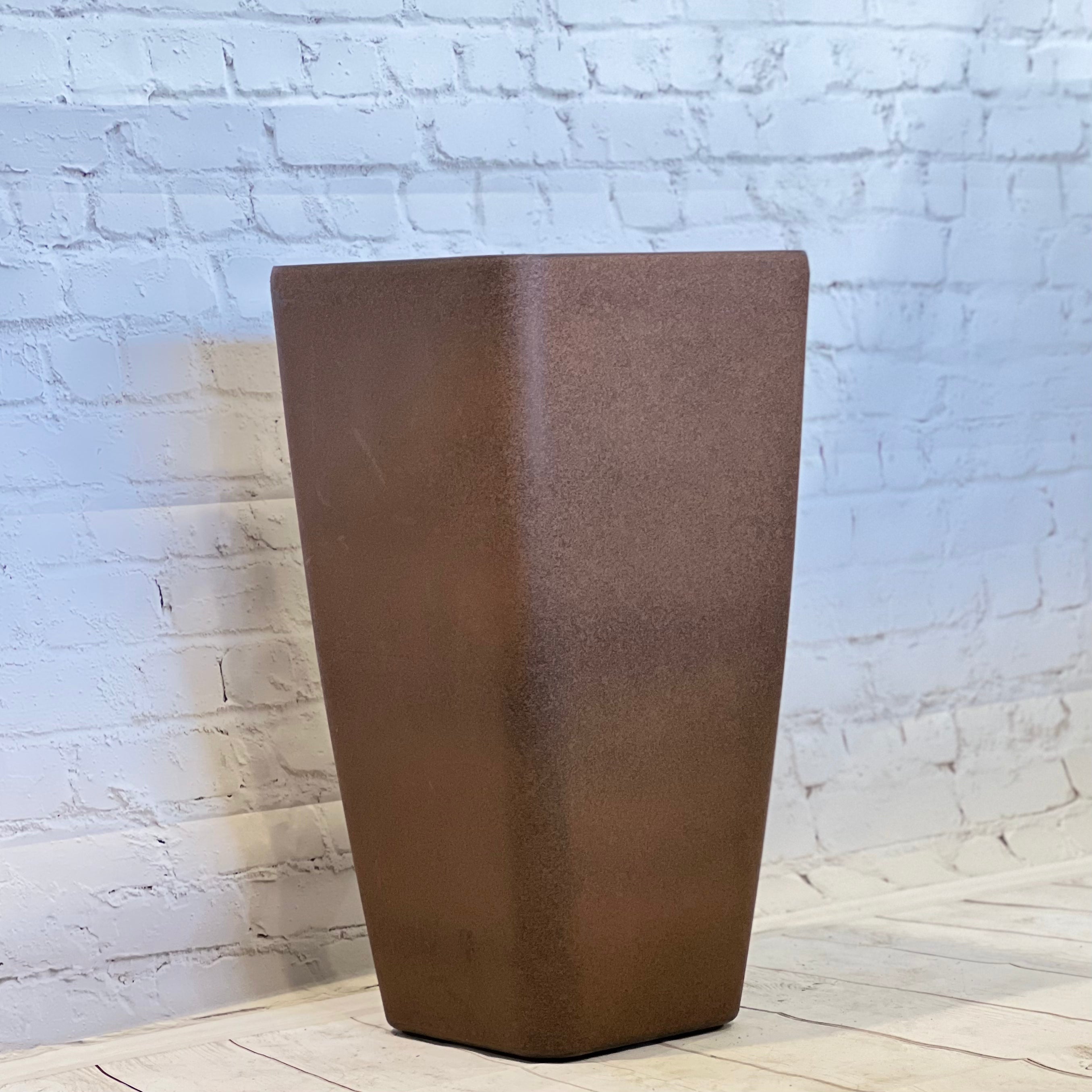 Eva lightweight plant pot