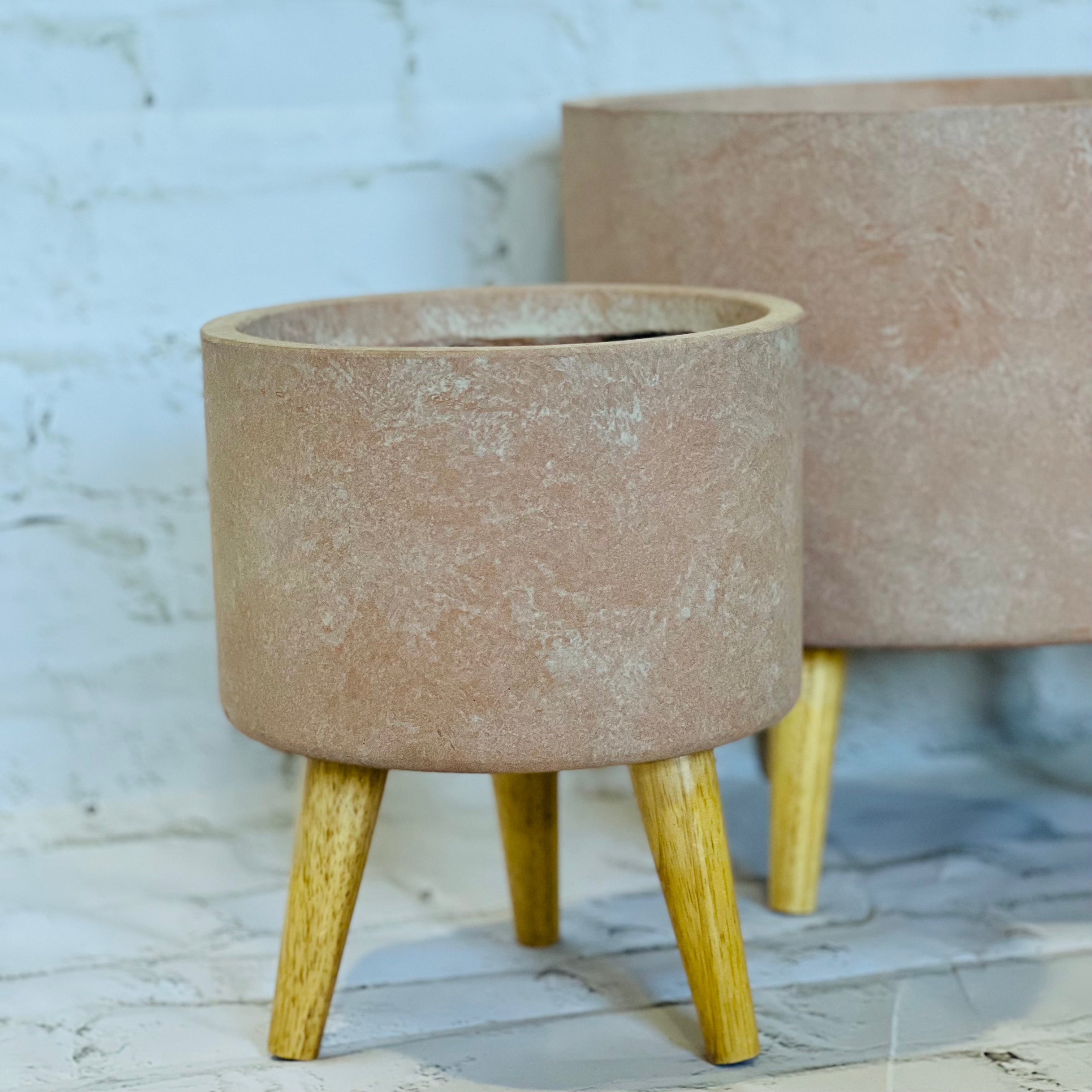 TERRAZZO LOW - Indoor Fiber Cement Pot On Legs In Terrazzo Finish - 11