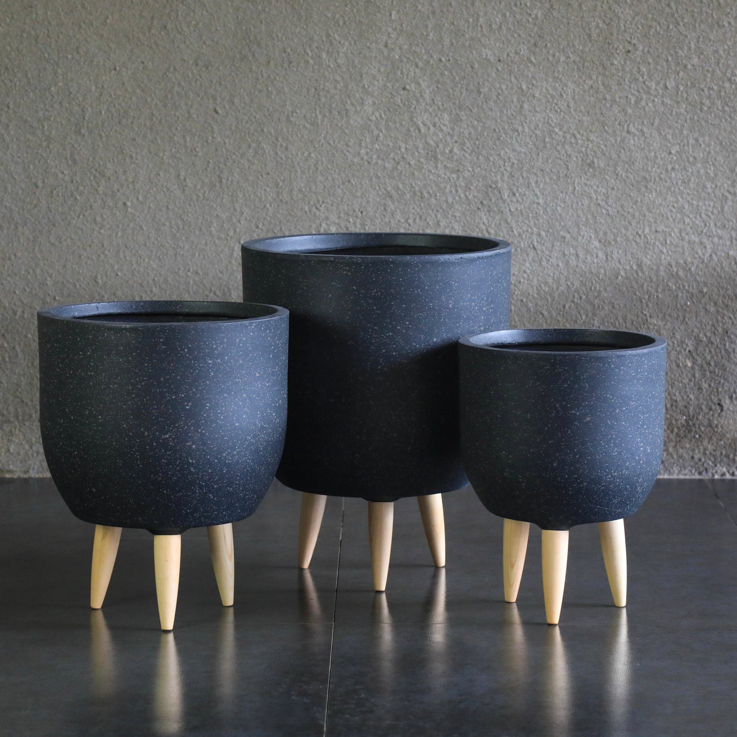 TERRAZZO TALL - Tall Indoor Fiber Cement  Pot On Legs In Terrazzo Finish - 02