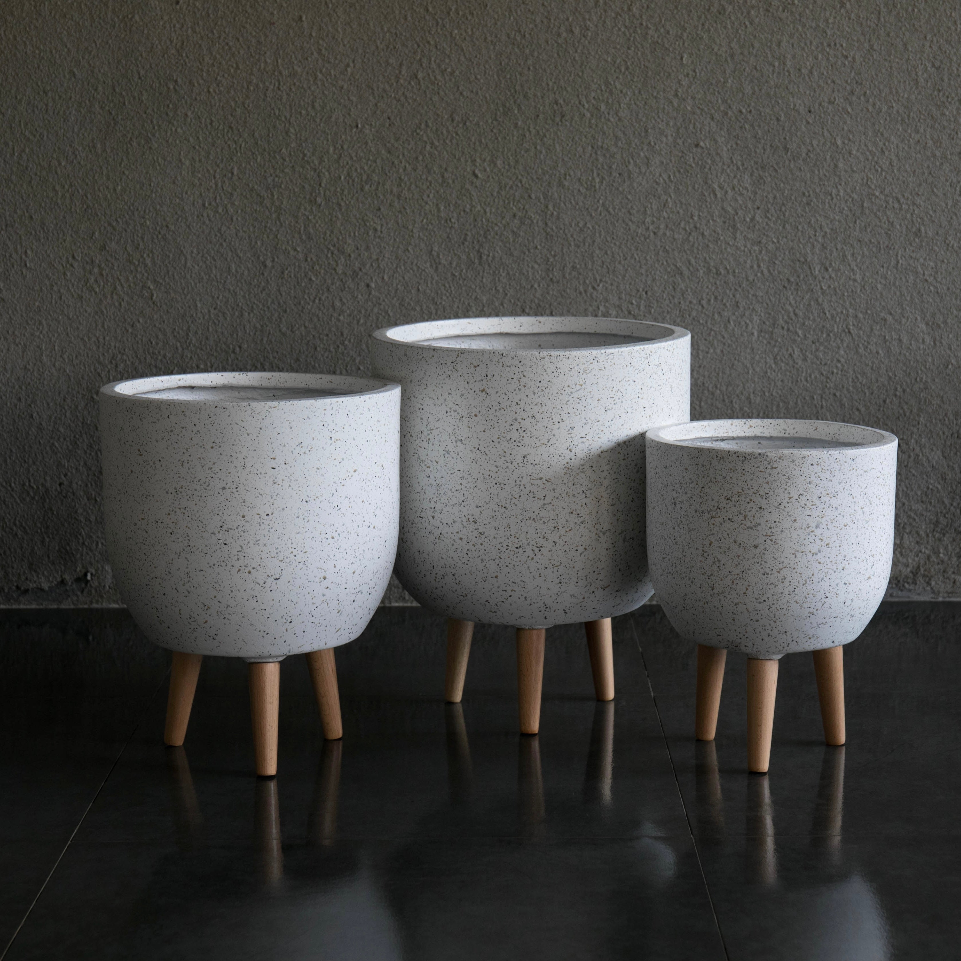 TERRAZZO TALL - Tall Indoor Fiber Cement  Pot On Legs In Terrazzo Finish - 02