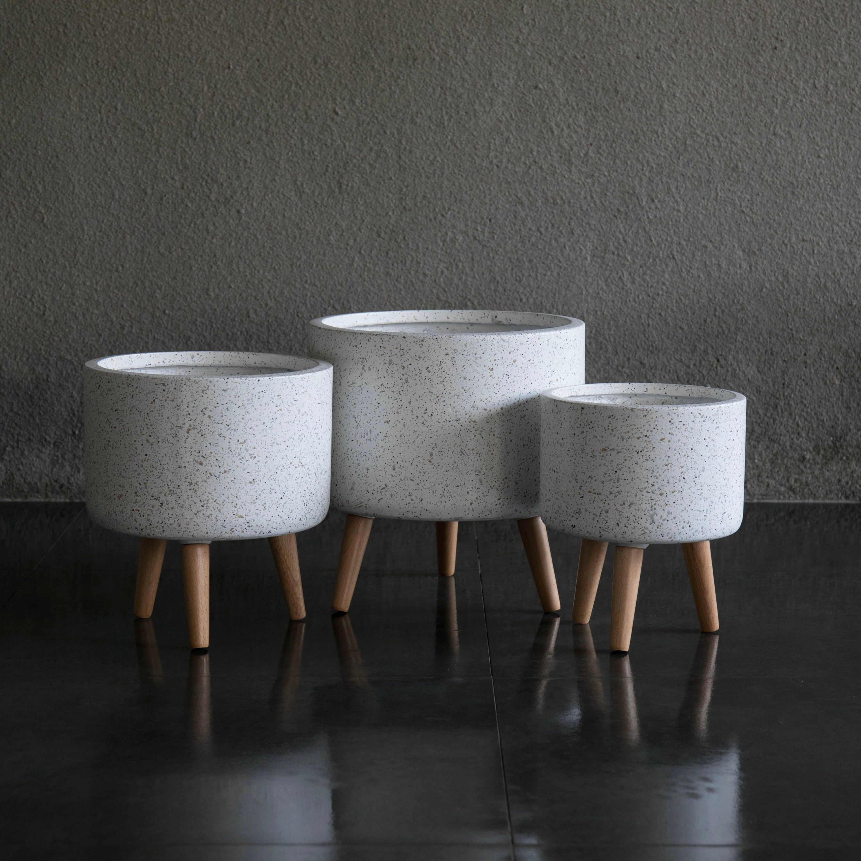 TERRAZZO LOW - Indoor Fiber Cement Pot On Legs In Terrazzo Finish - 11
