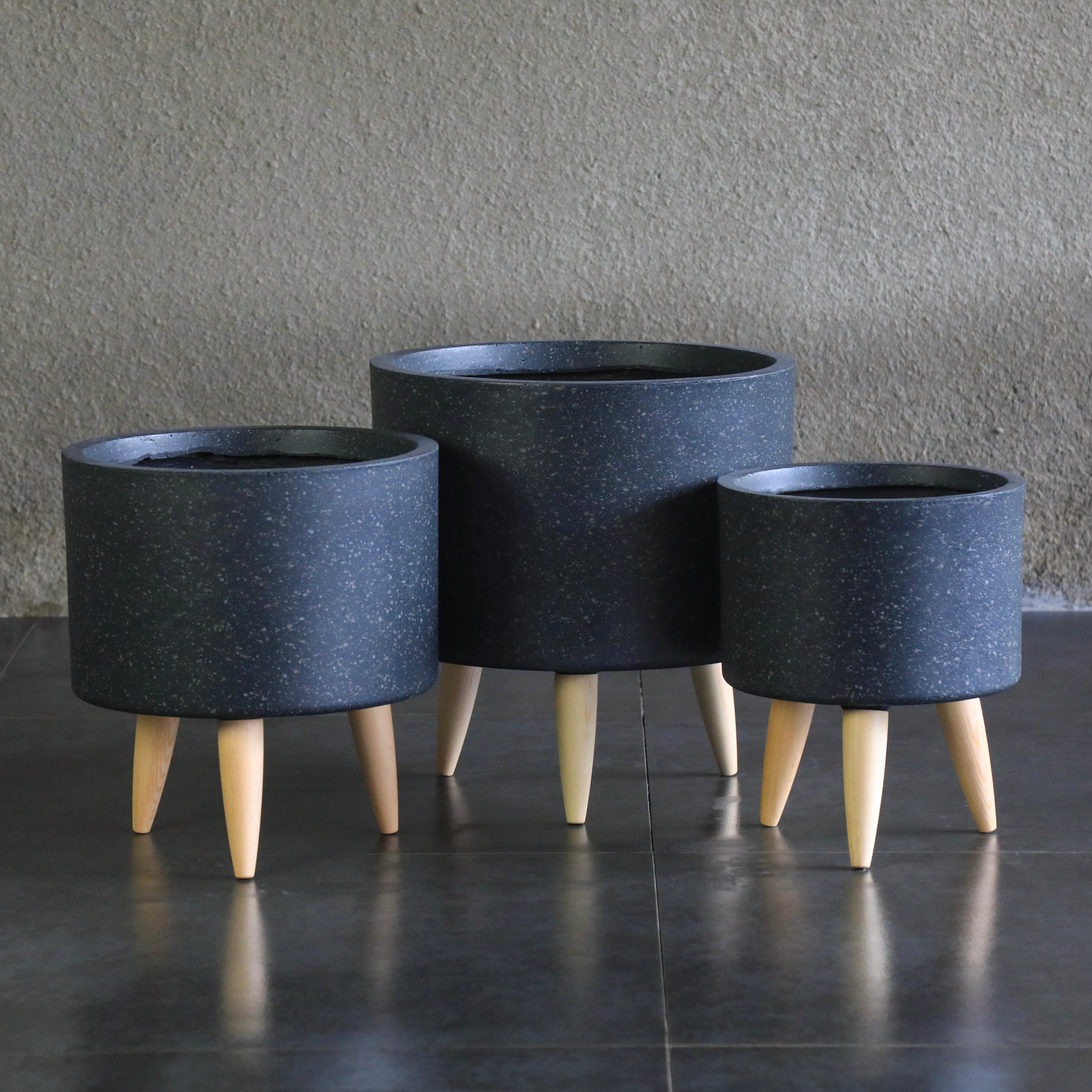 TERRAZZO LOW - Indoor Fiber Cement Pot On Legs In Terrazzo Finish - 11