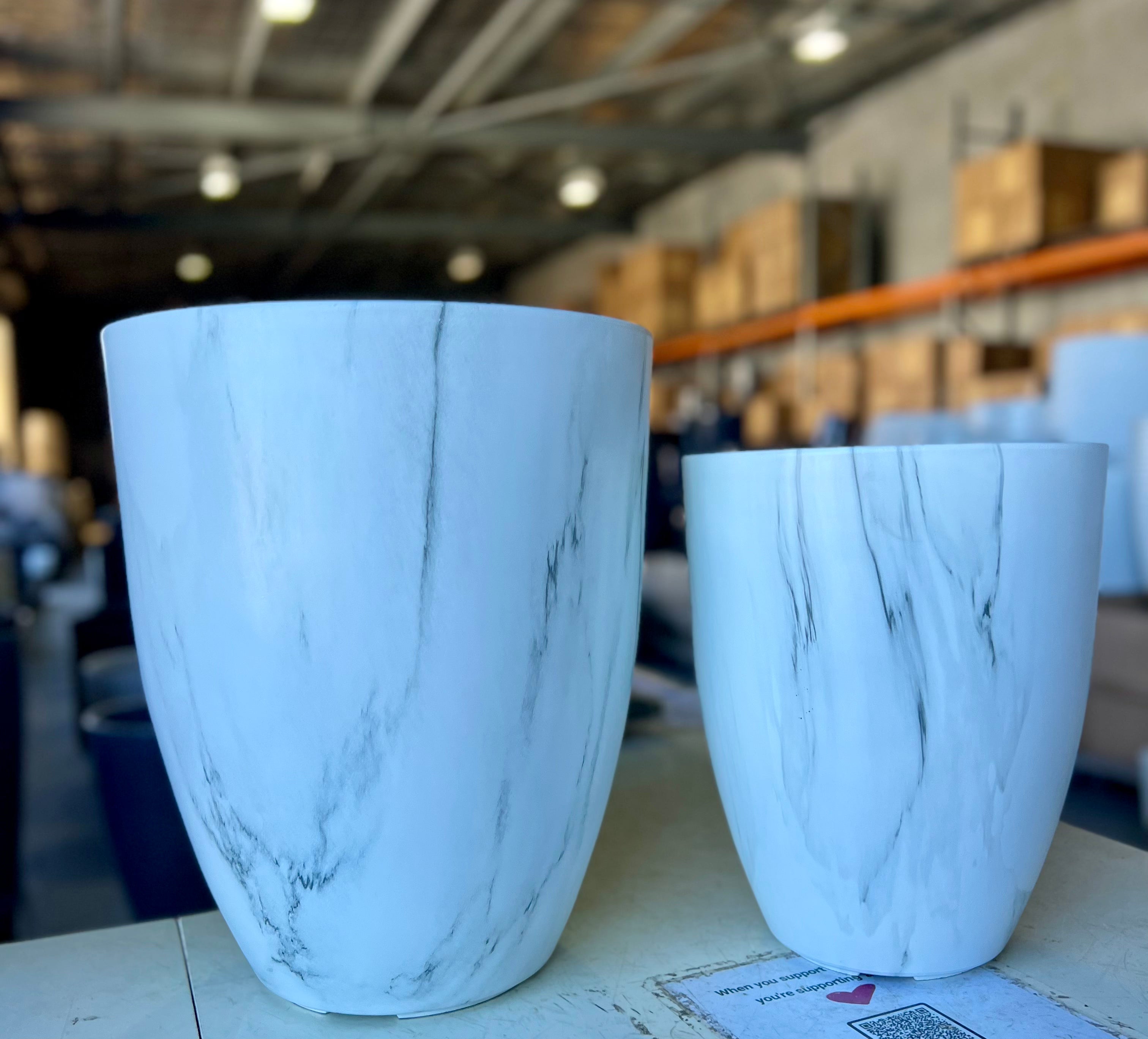 2074 Marble Round Tapered in Pot