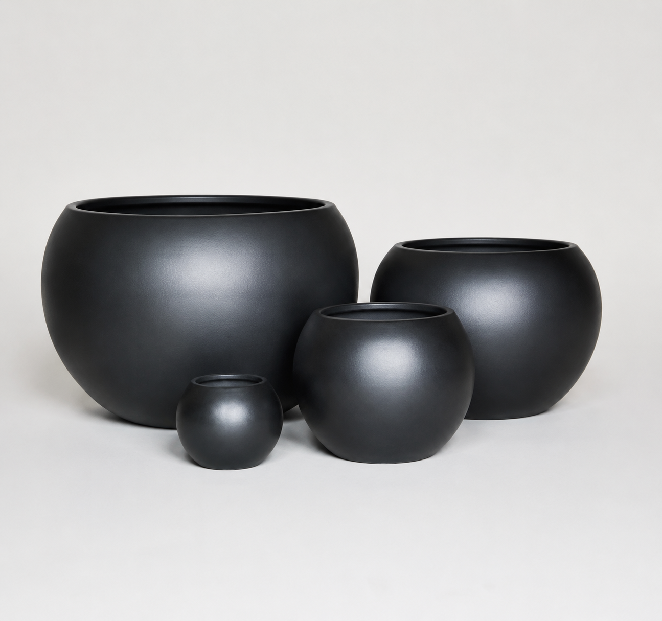 LUNA  - Super Lightweight Extra Large Fiberglass Planter