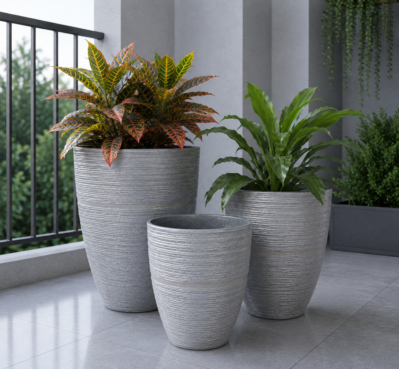 2074 - Textured Round Tapered In Lightweight Pots