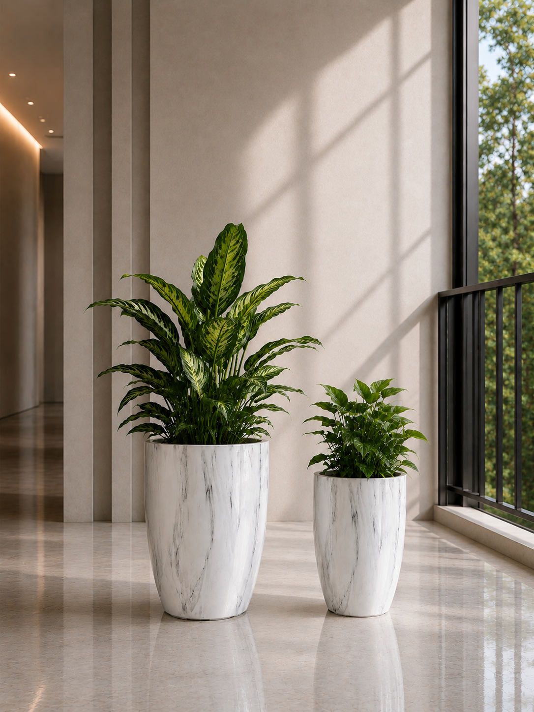 2074 Marble Round Tapered in Pot