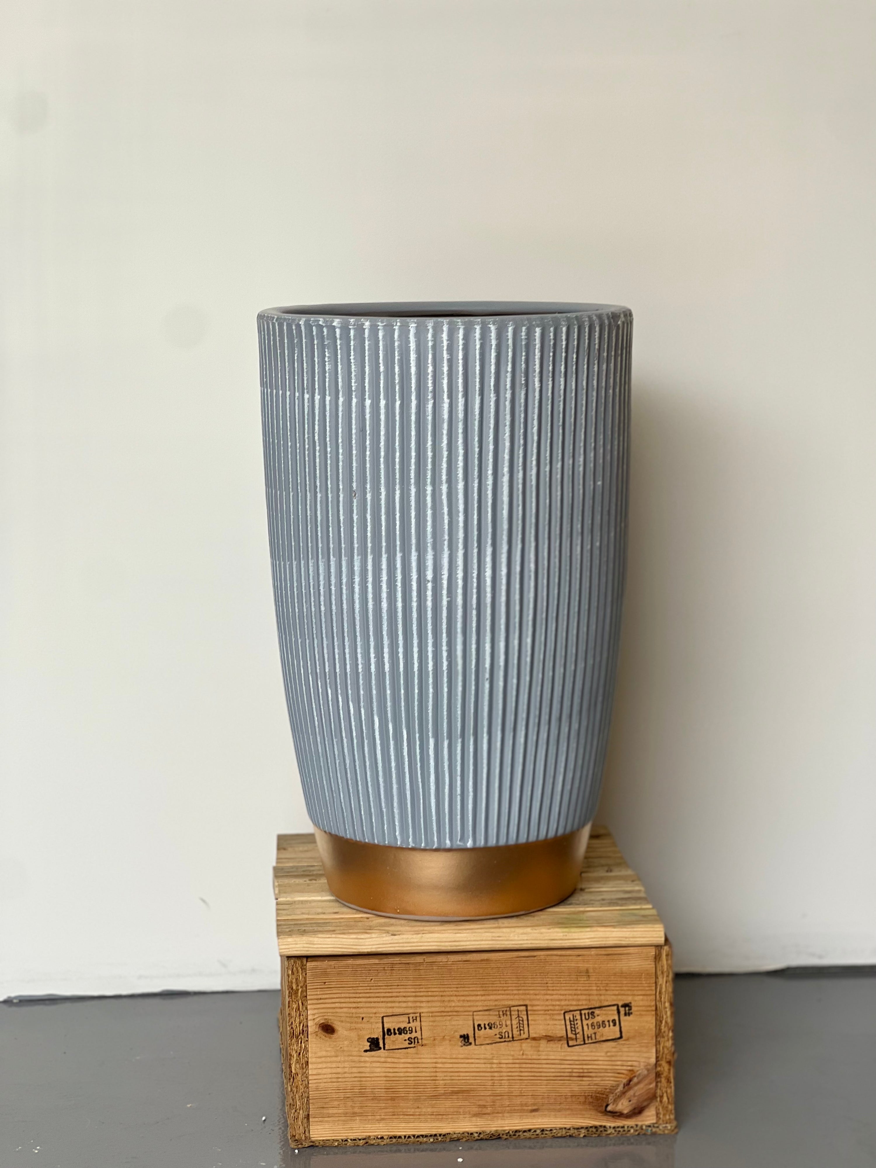 Ribbed Grey-Gold CL-28 range - lightweight ribbed grey gold pots