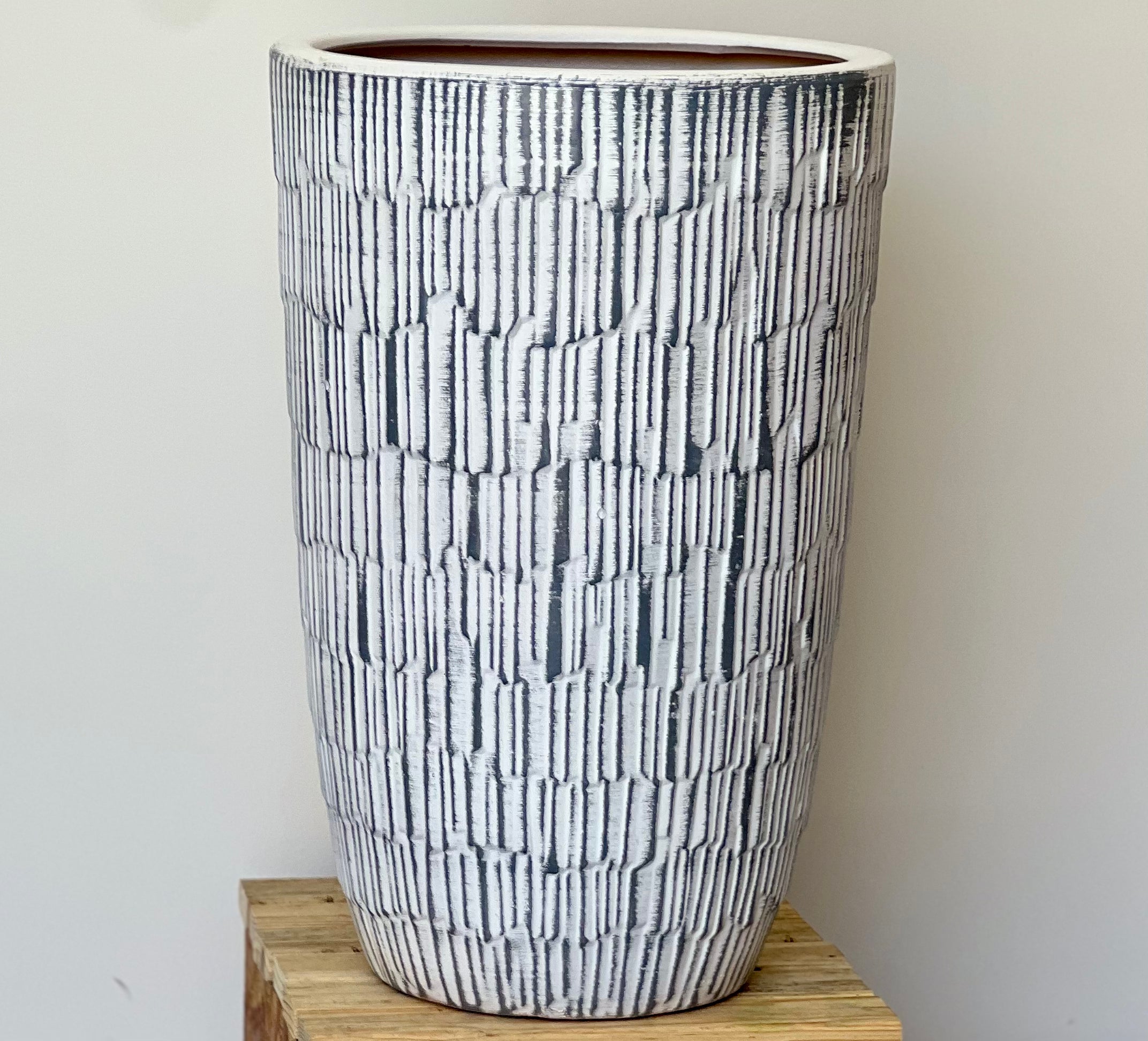 Grey-White Tall CL-26 range - lightweight grey white tall decorative pots