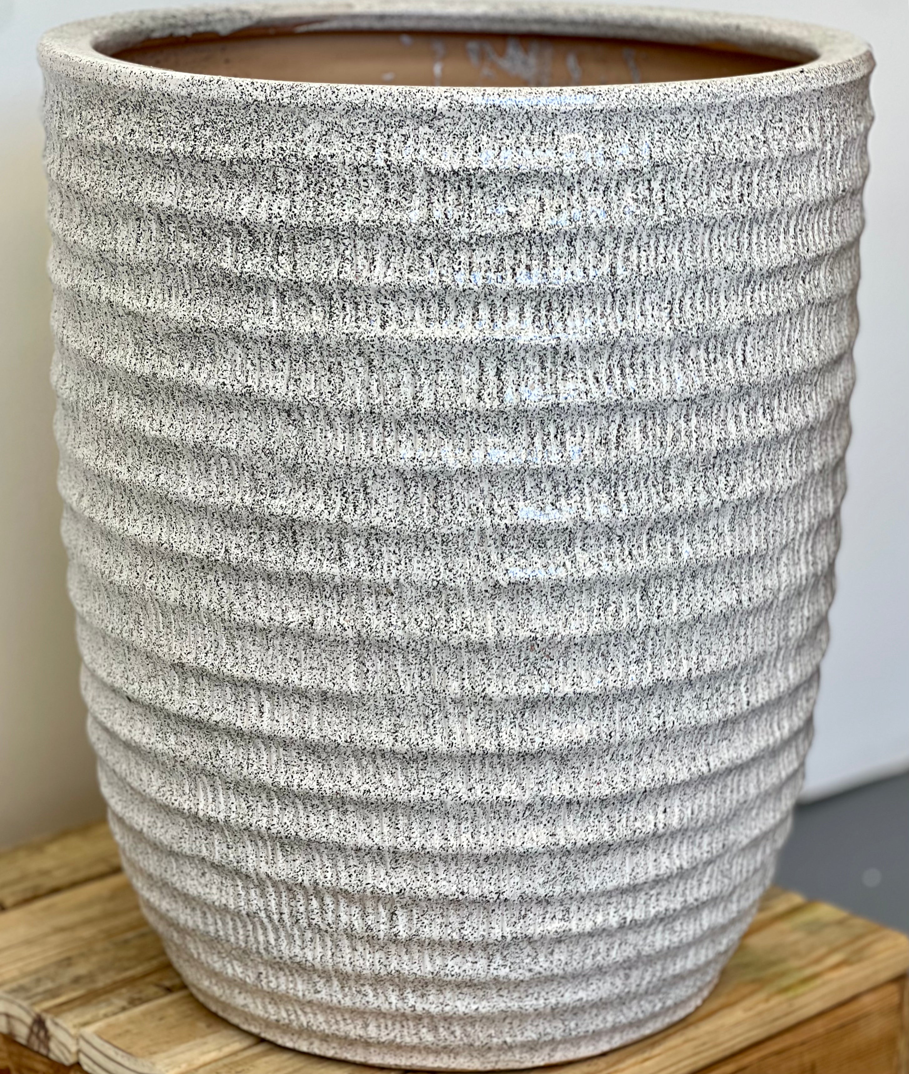 Wavy Cream CL-33 range - lightweight wavy cream decorative pots