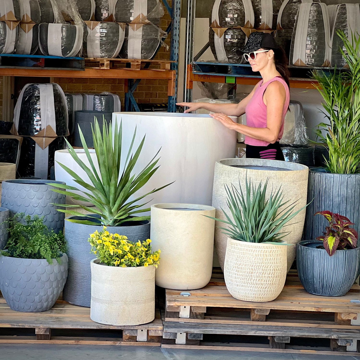 BIG BUDDHA Lightweight Round Pot – Indoor &amp; Outdoor Statement Planter (Fibreglass/Clay Blend) - 101