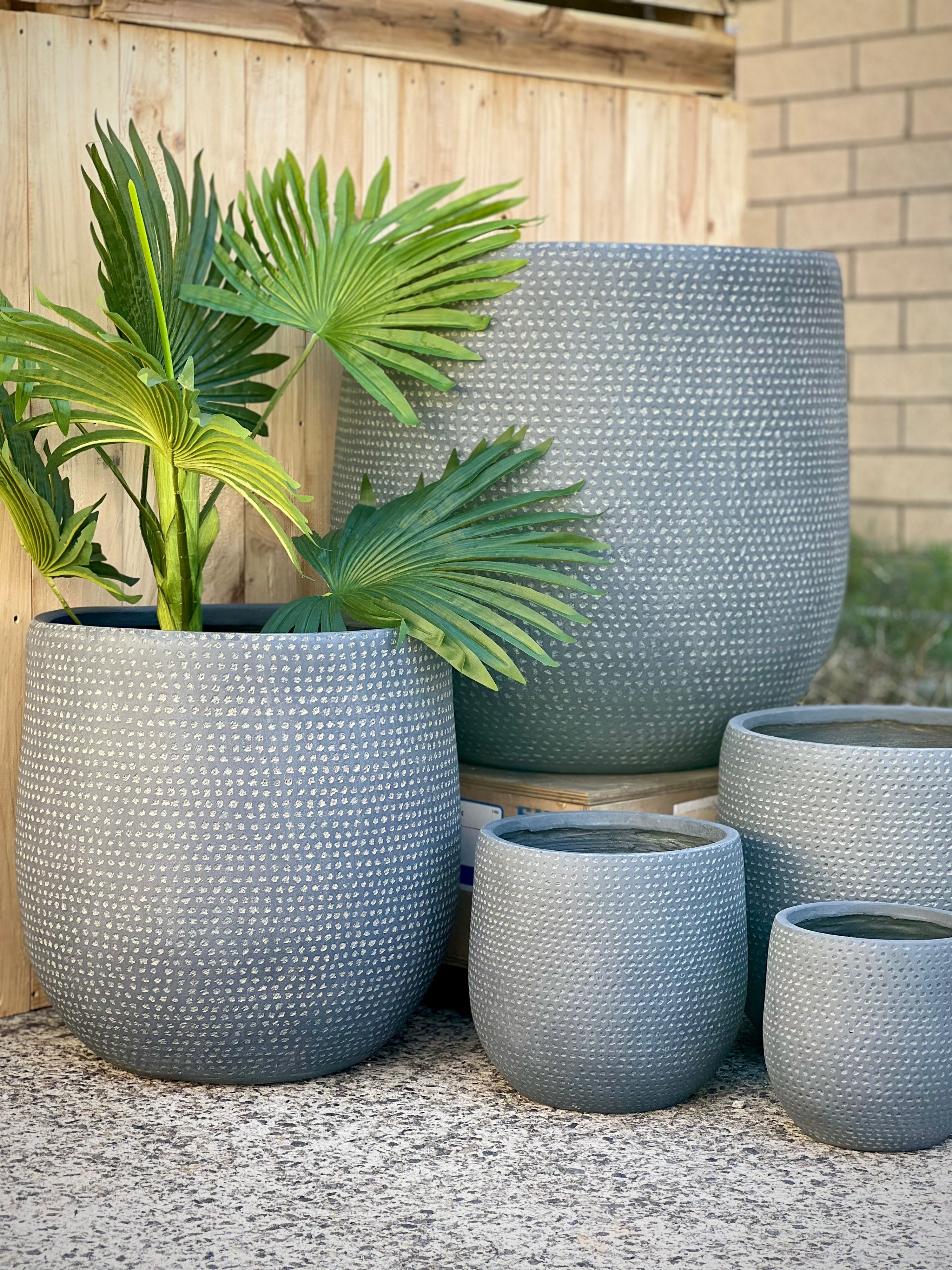Kaya Pot Large Cream - dotted texture lightweight fiberclay garden pot