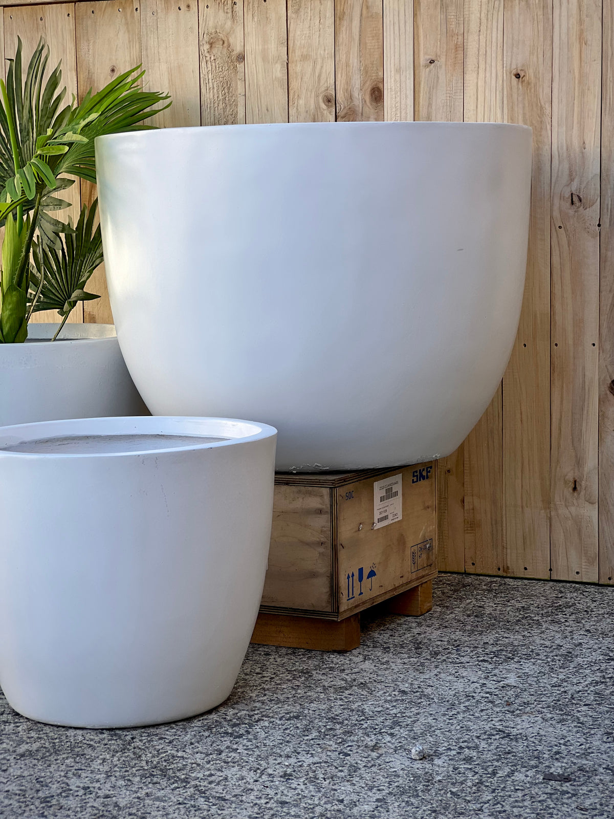 Base Low Pot size comparison - large and small lightweight low pots