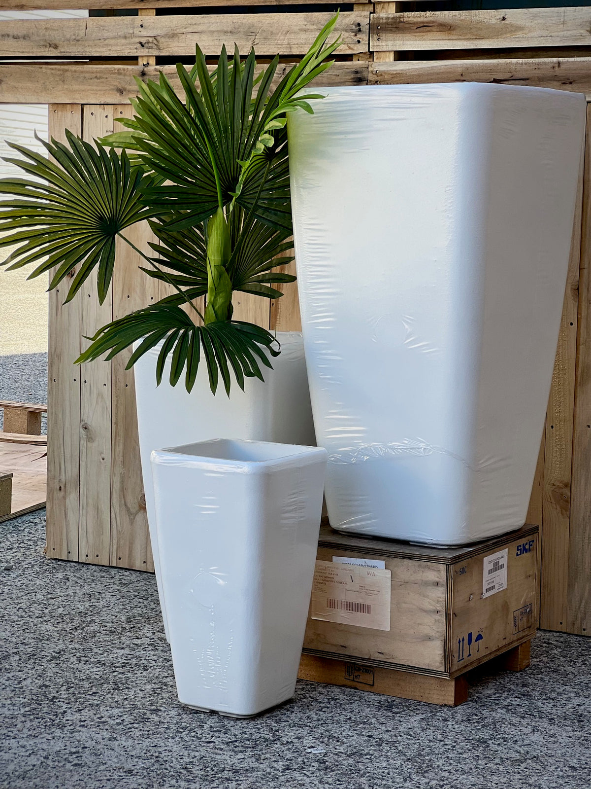 Eva lightweight plant pot