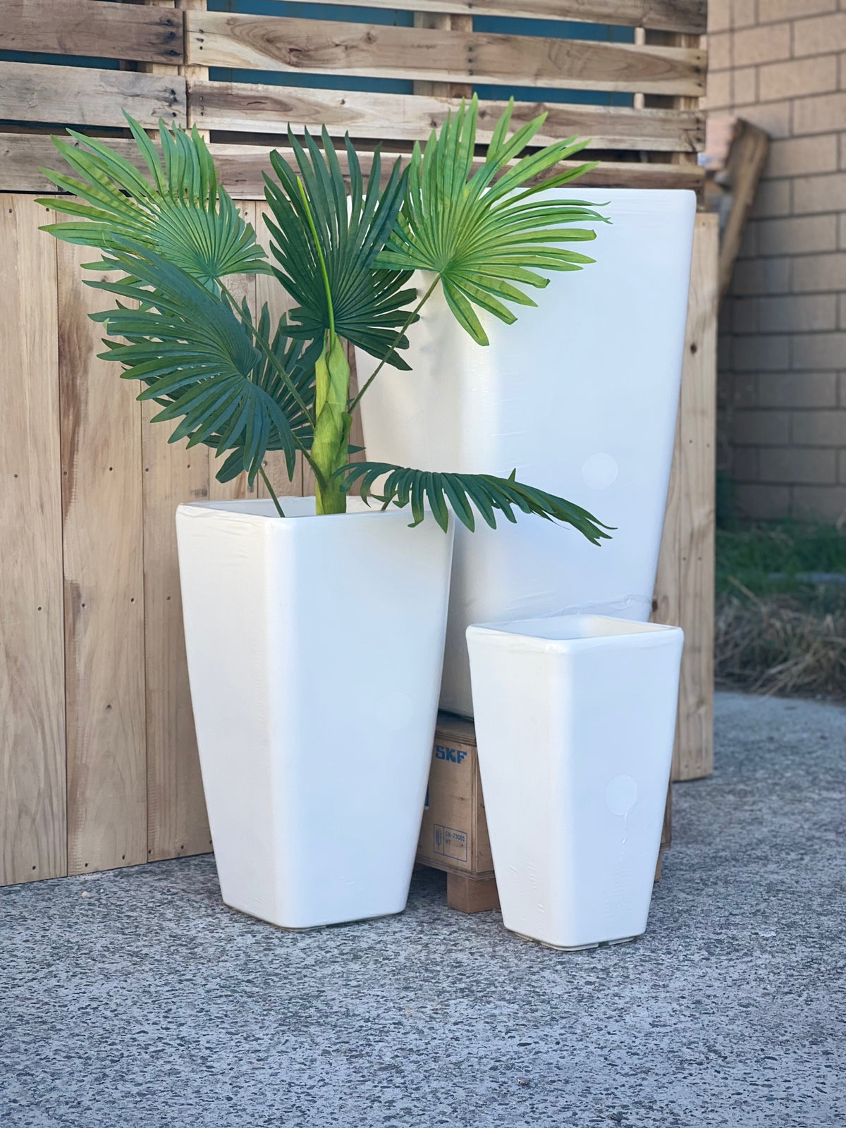 Eva lightweight plant pot