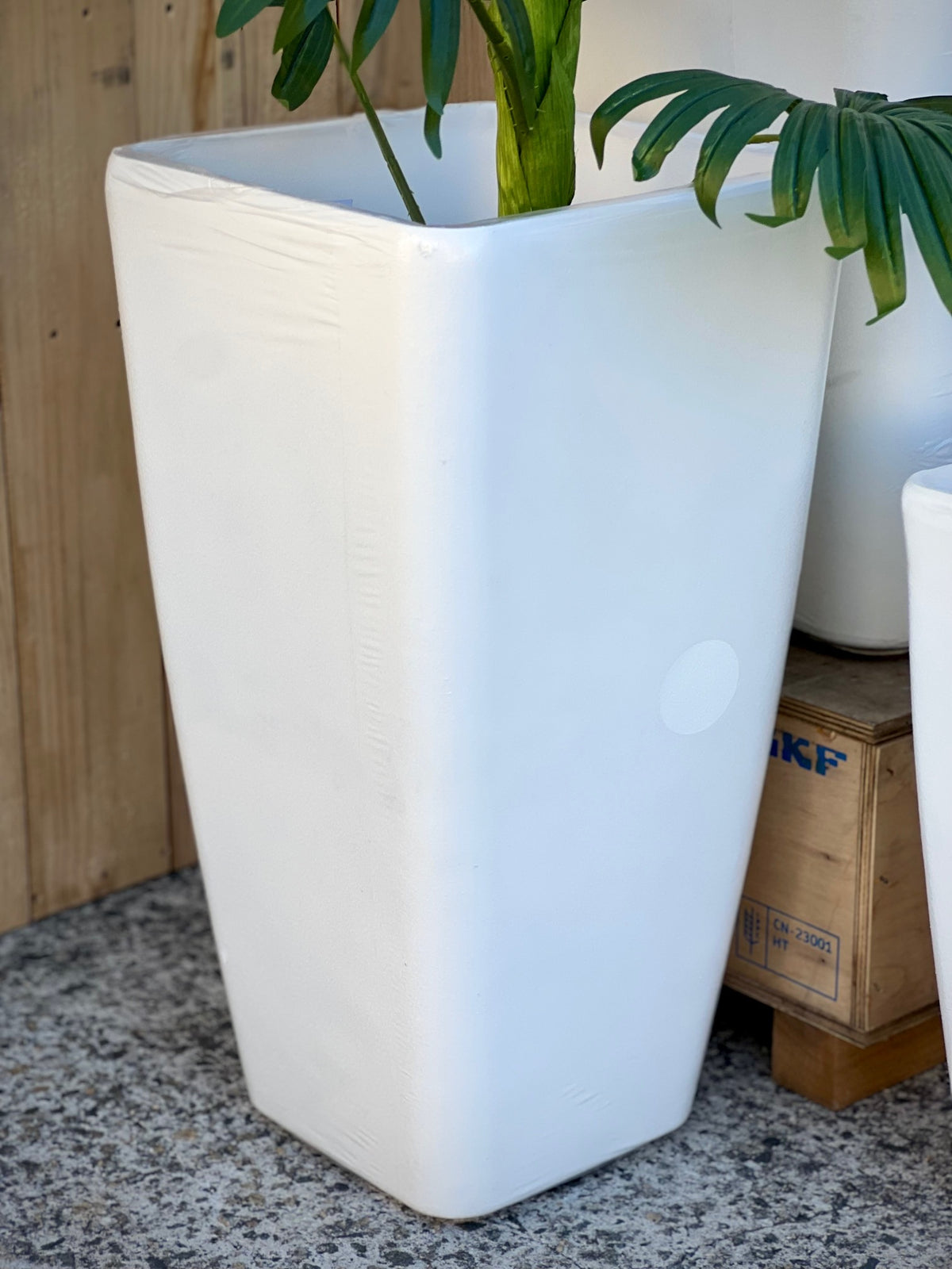 Eva lightweight plant pot