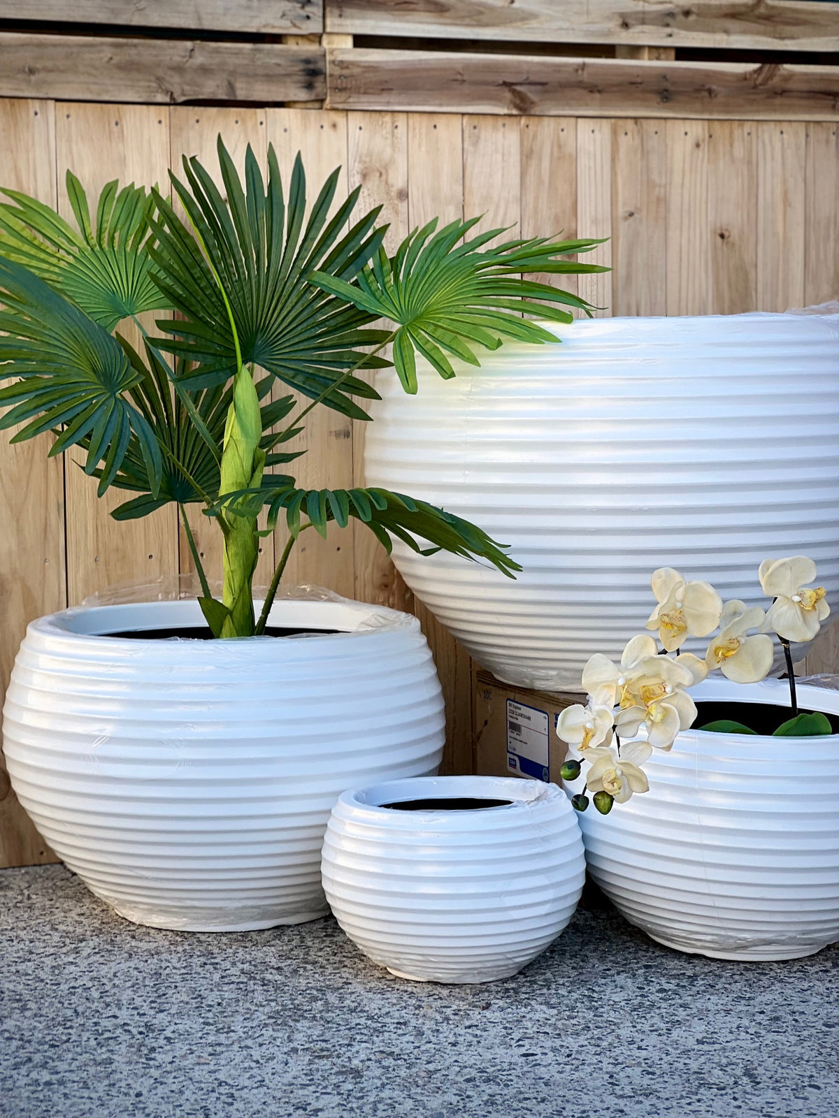 RippleLite Bowl in Snow White Large - coastal ribbed pot lightweight