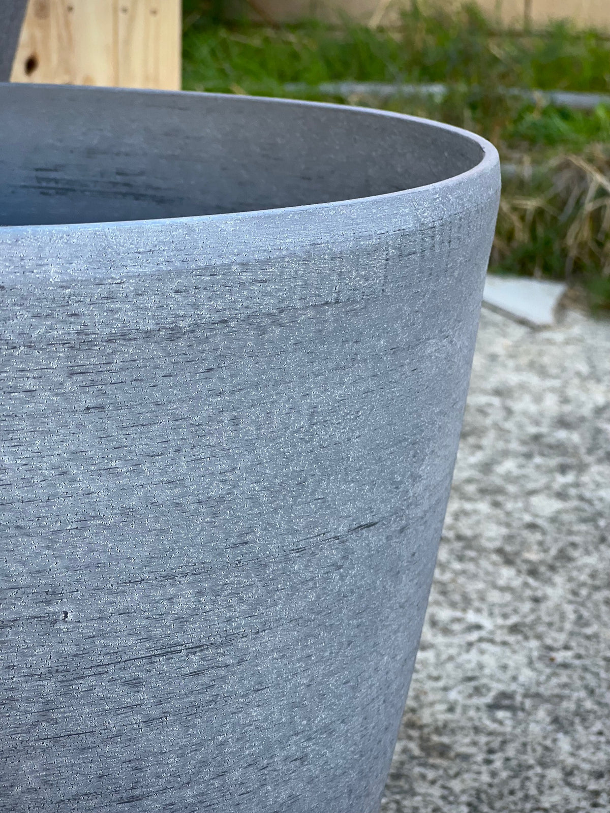 2001 Maxi Pot XS - small round smooth lightweight pot