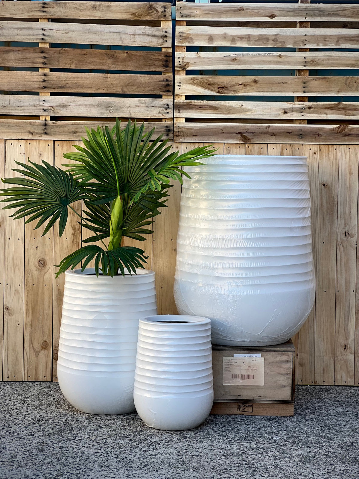 RippleLite Tower Snow White Large - tall ribbed lightweight pot