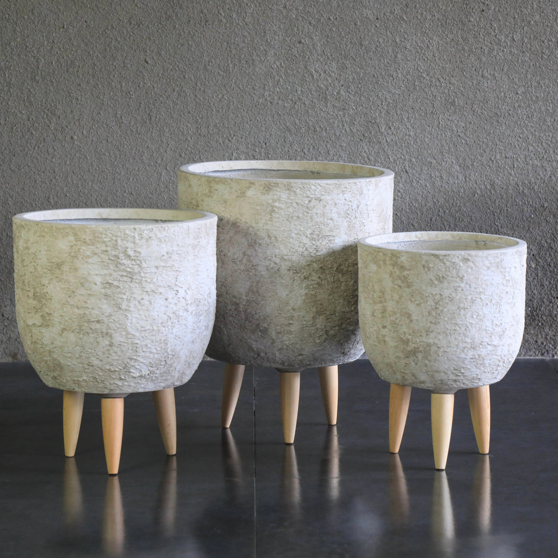 AGED STONE - Tall Indoor Fiber Cement Pot On Legs In  Aged Stone Texture - 02