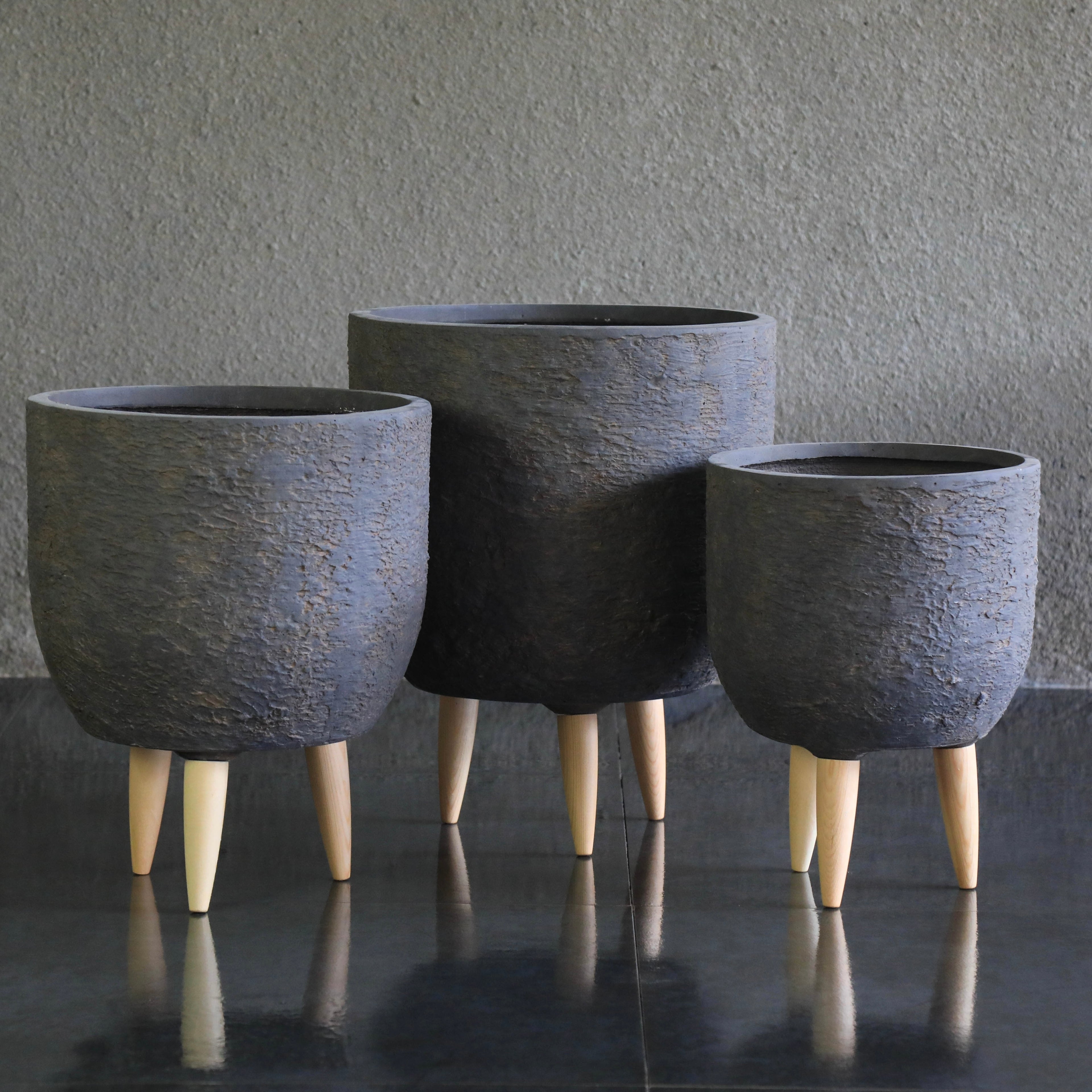 AGED STONE - Tall Indoor Fiber Cement Pot On Legs In  Aged Stone Texture - 02