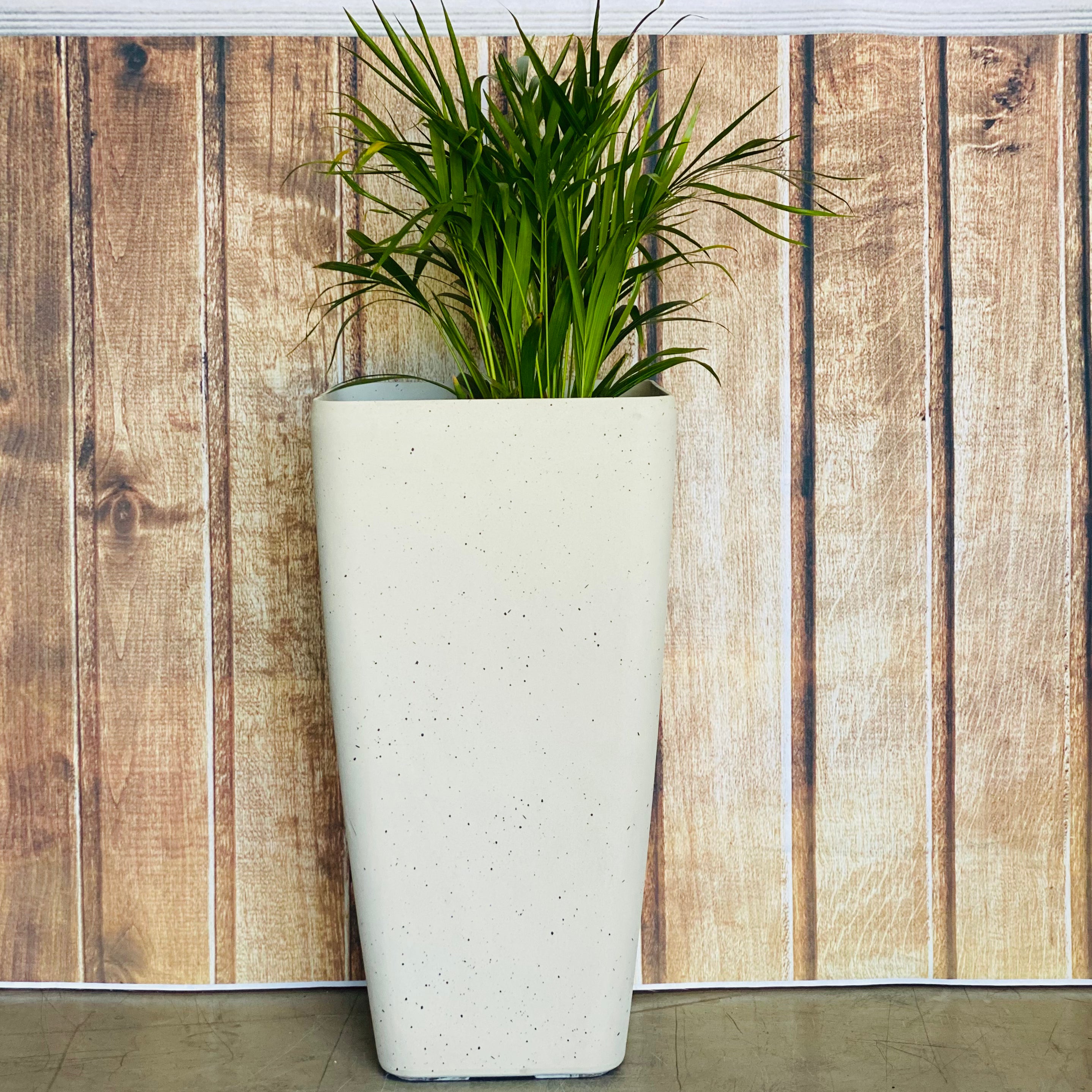 Eva lightweight plant pot