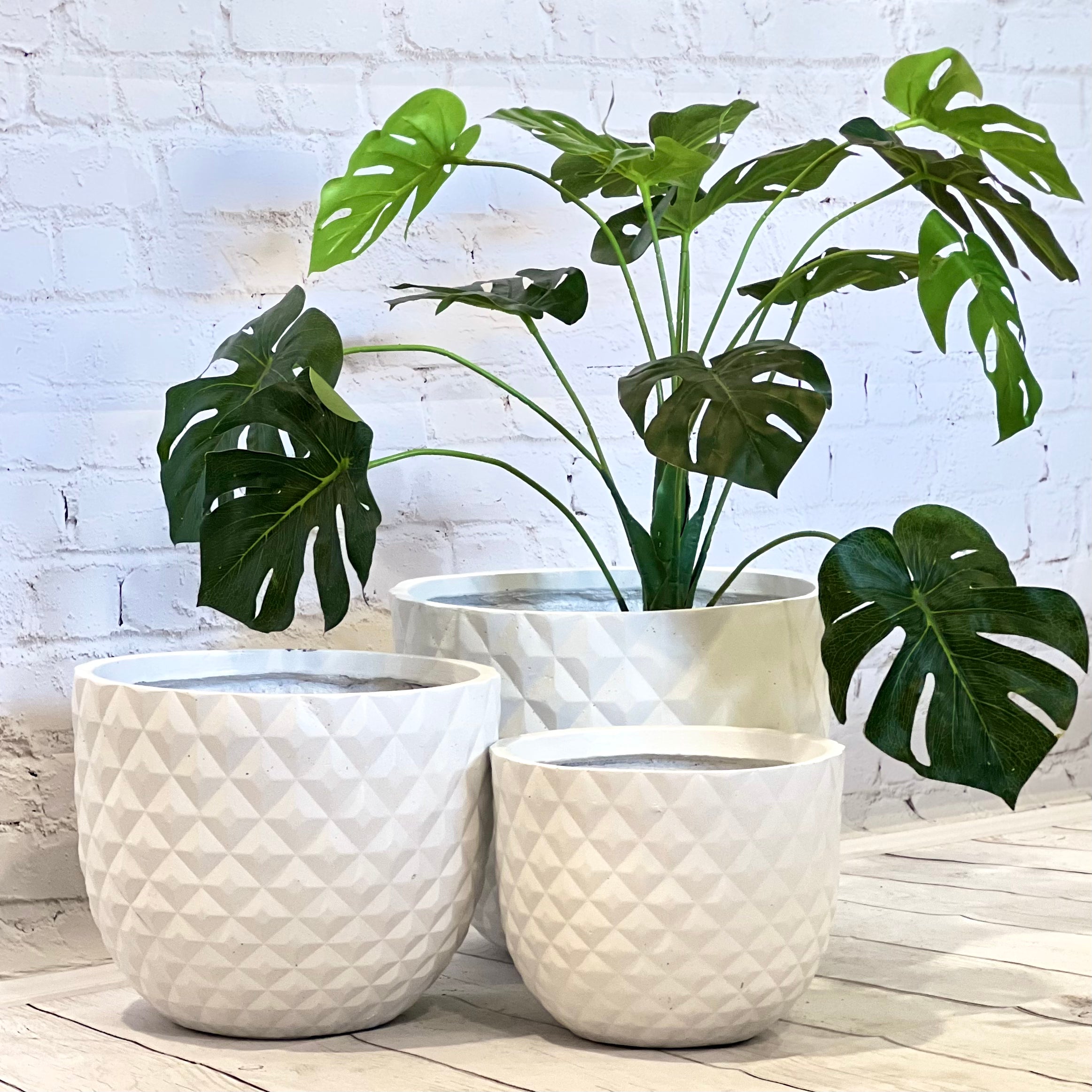 Indoor or Outdoor Round Pot with Diamond Pattern in Lightweight Fiberglass Clay in Glossy White